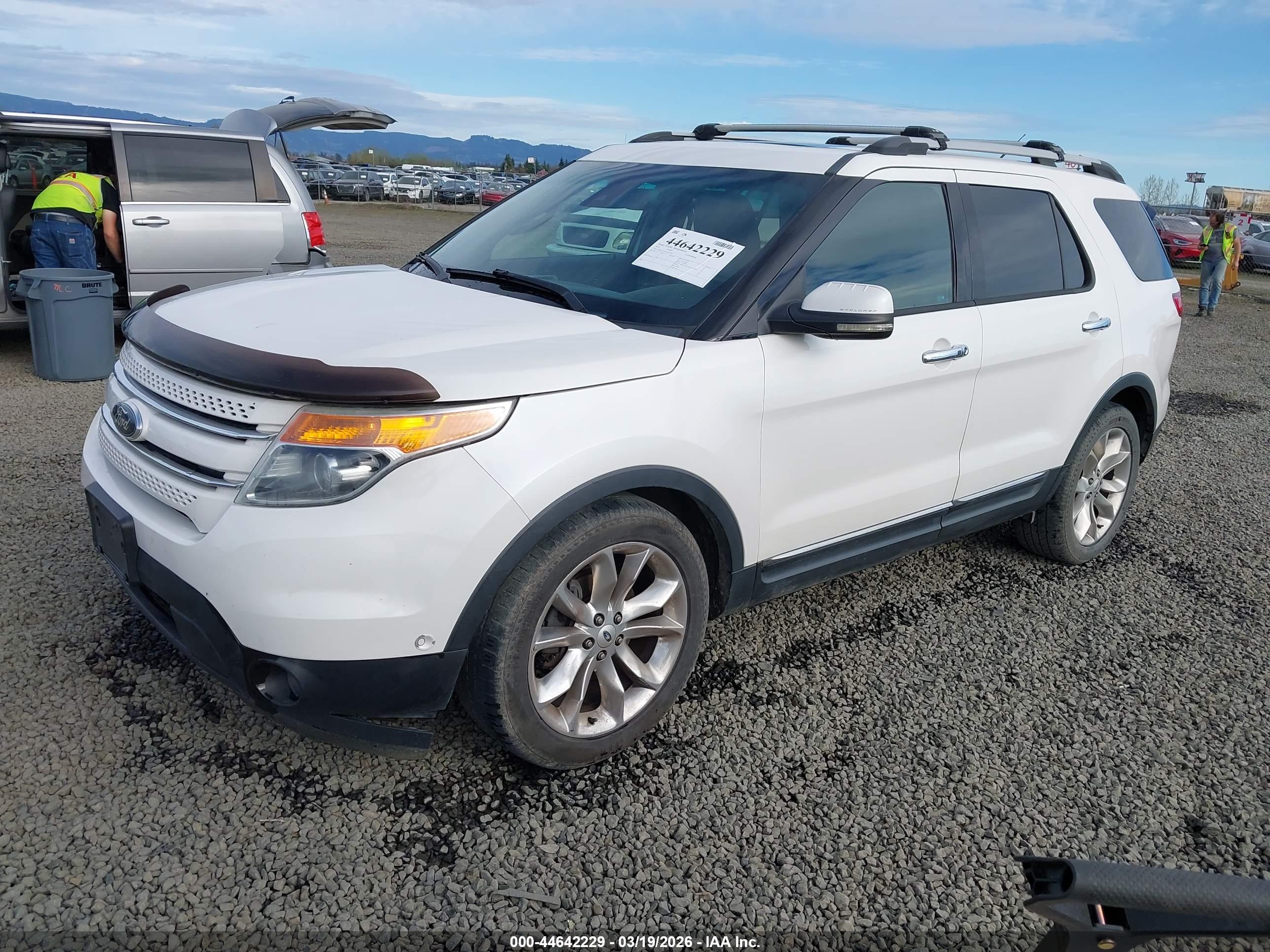 FORD EXPLORER image 2