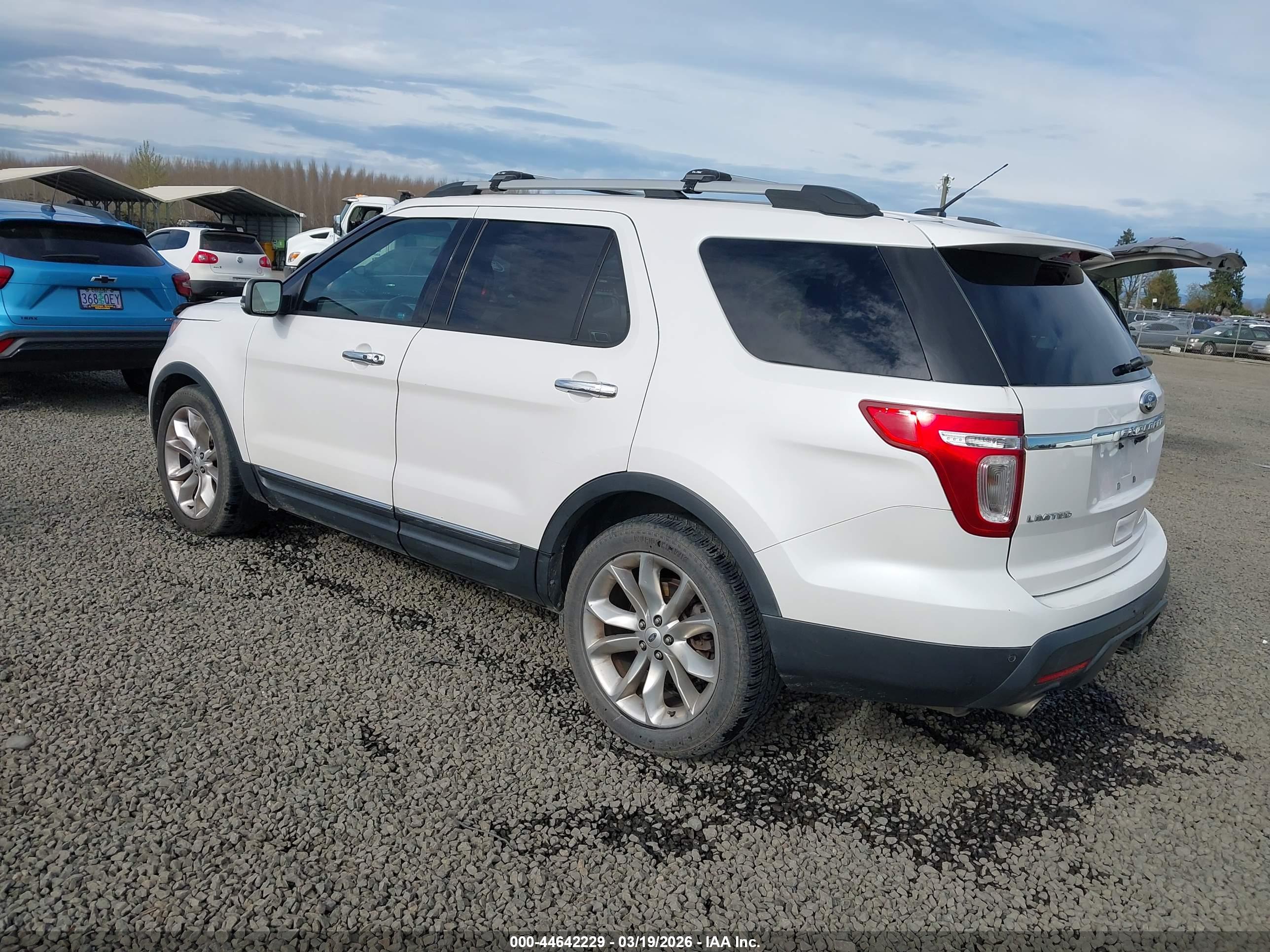 FORD EXPLORER image 3