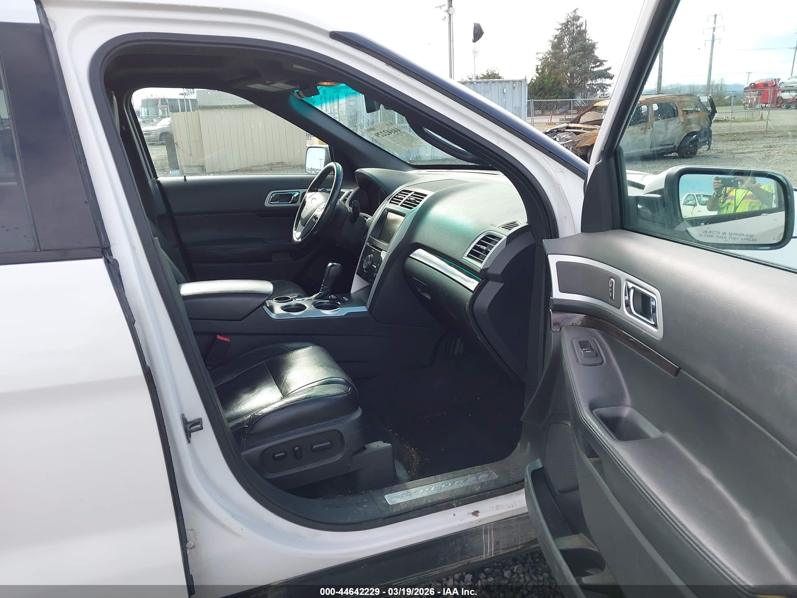 FORD EXPLORER image 5