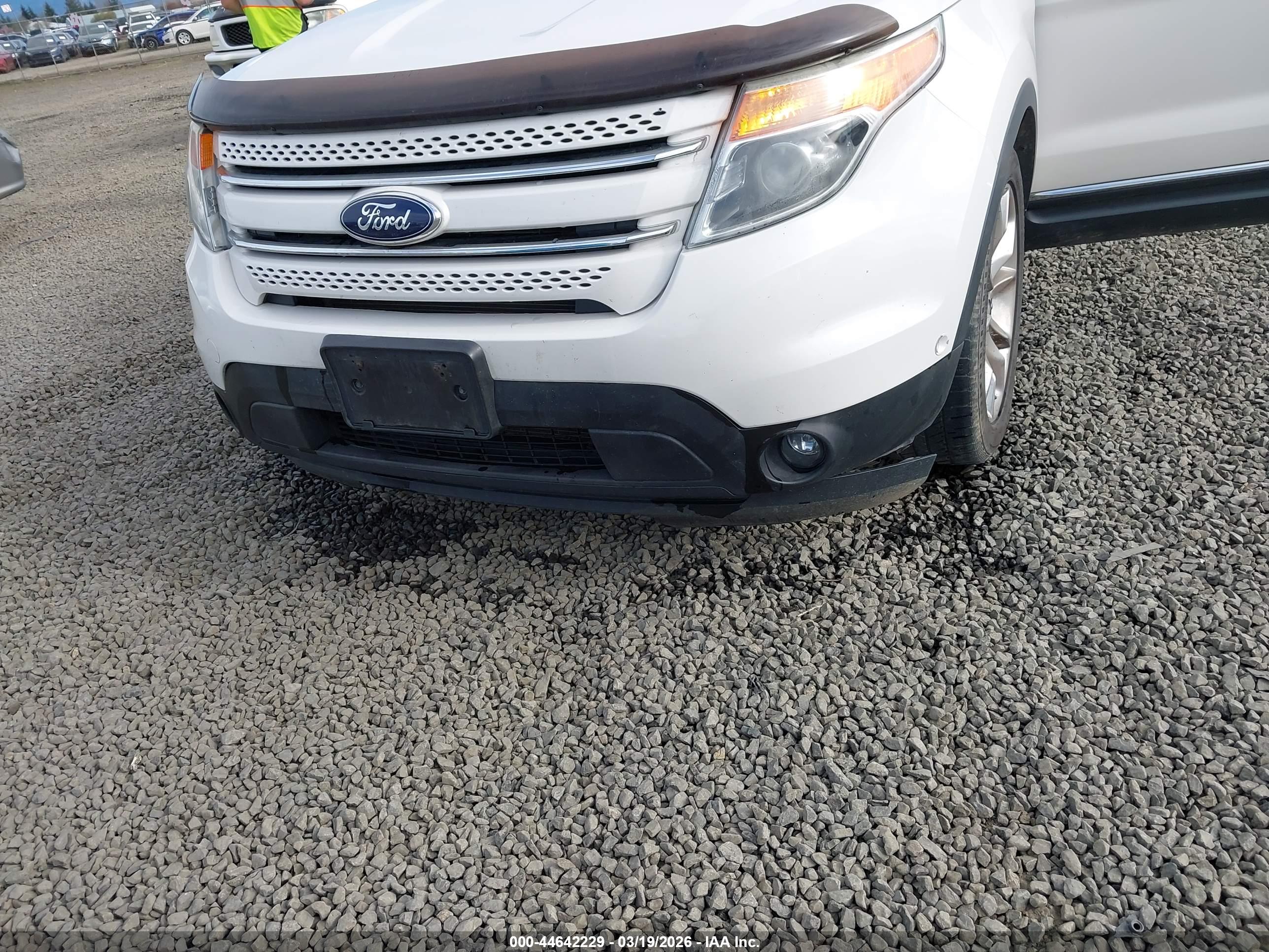 FORD EXPLORER image 6