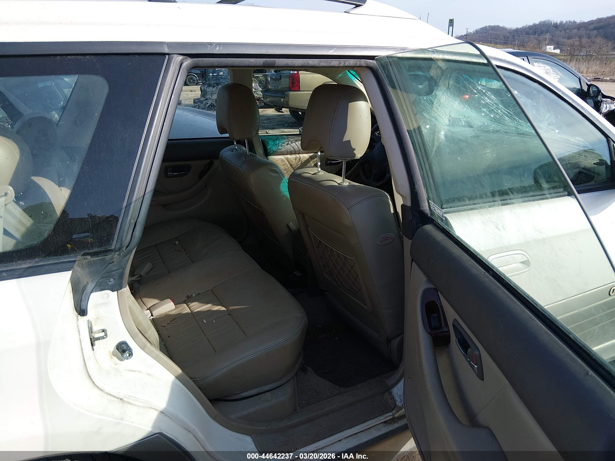 SUBARU OUTBACK image 8