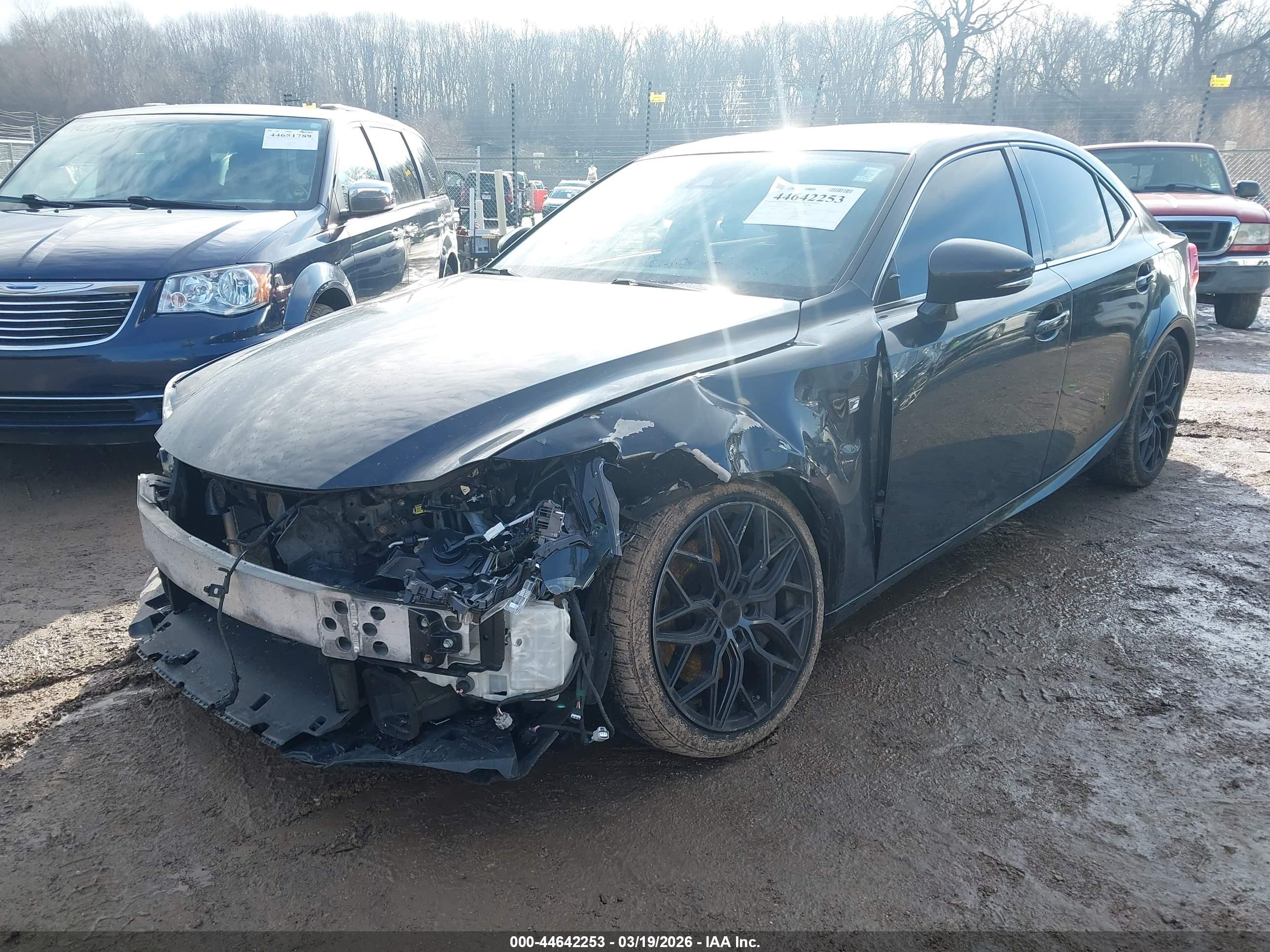 LEXUS IS image 2