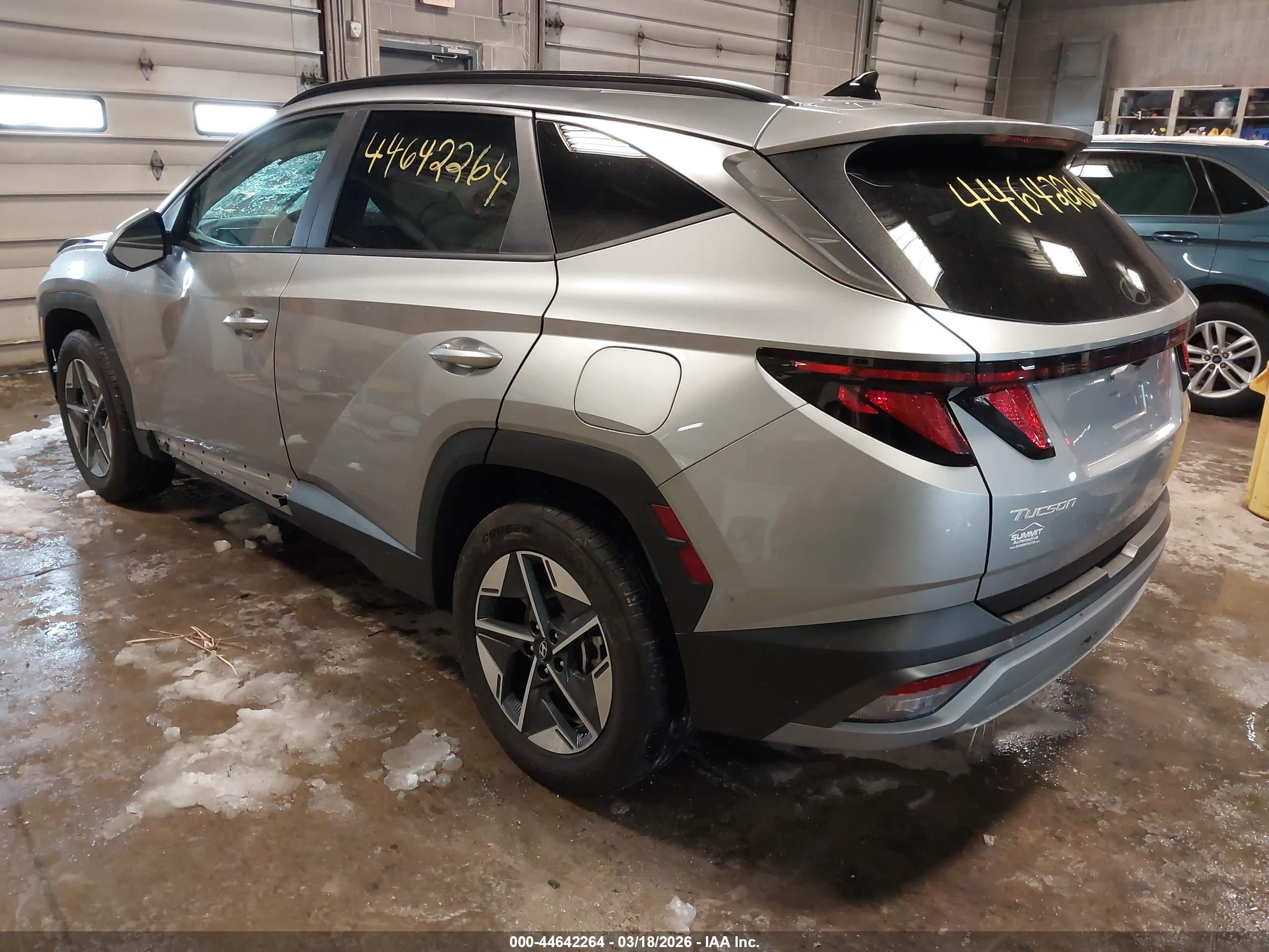 HYUNDAI TUCSON image 3