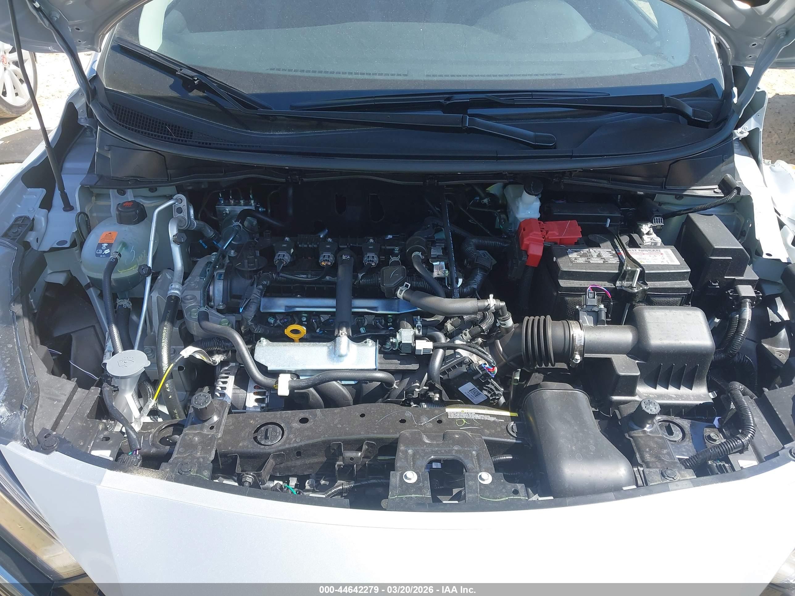 NISSAN VERSA image 10