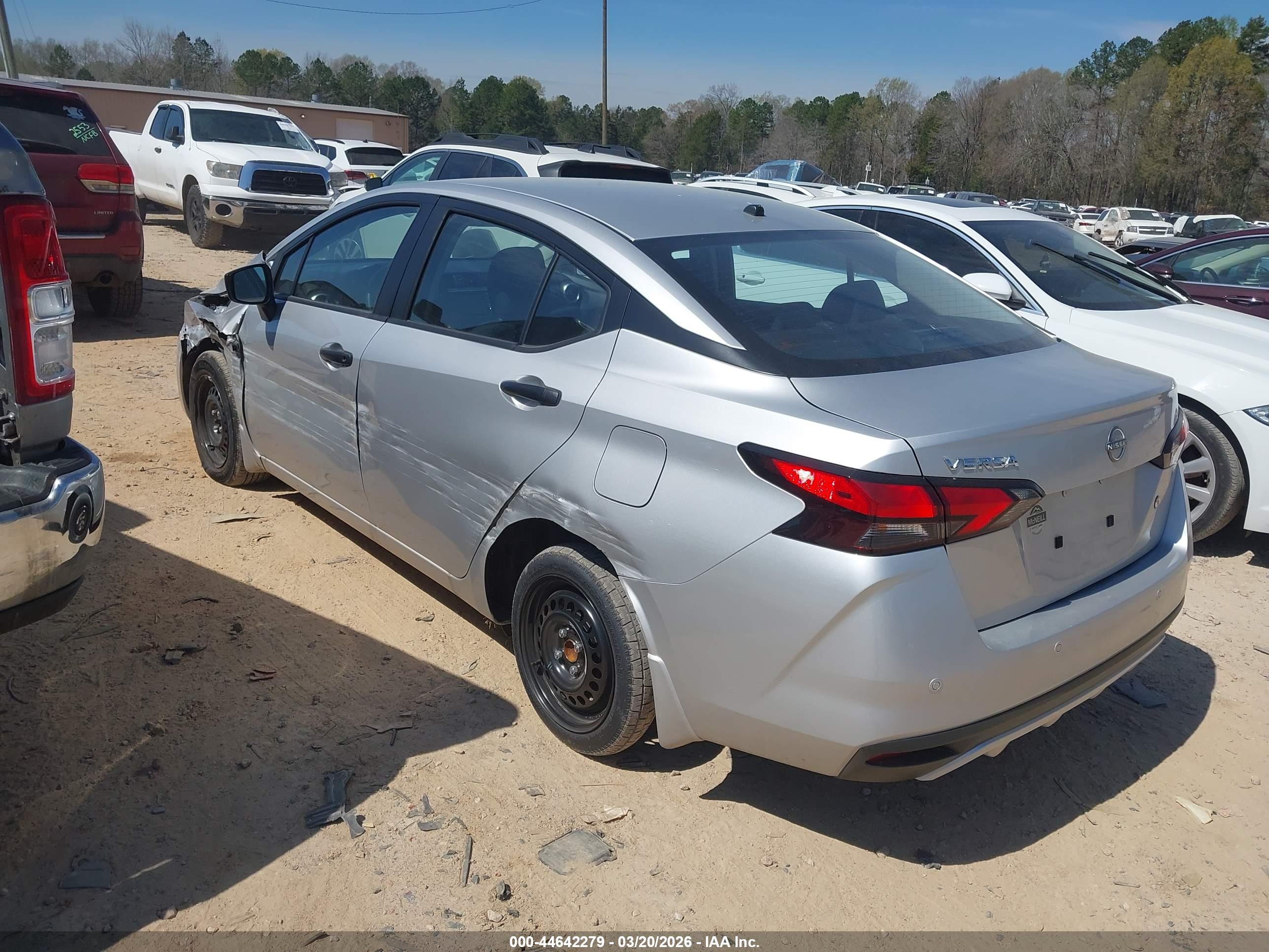 NISSAN VERSA image 3