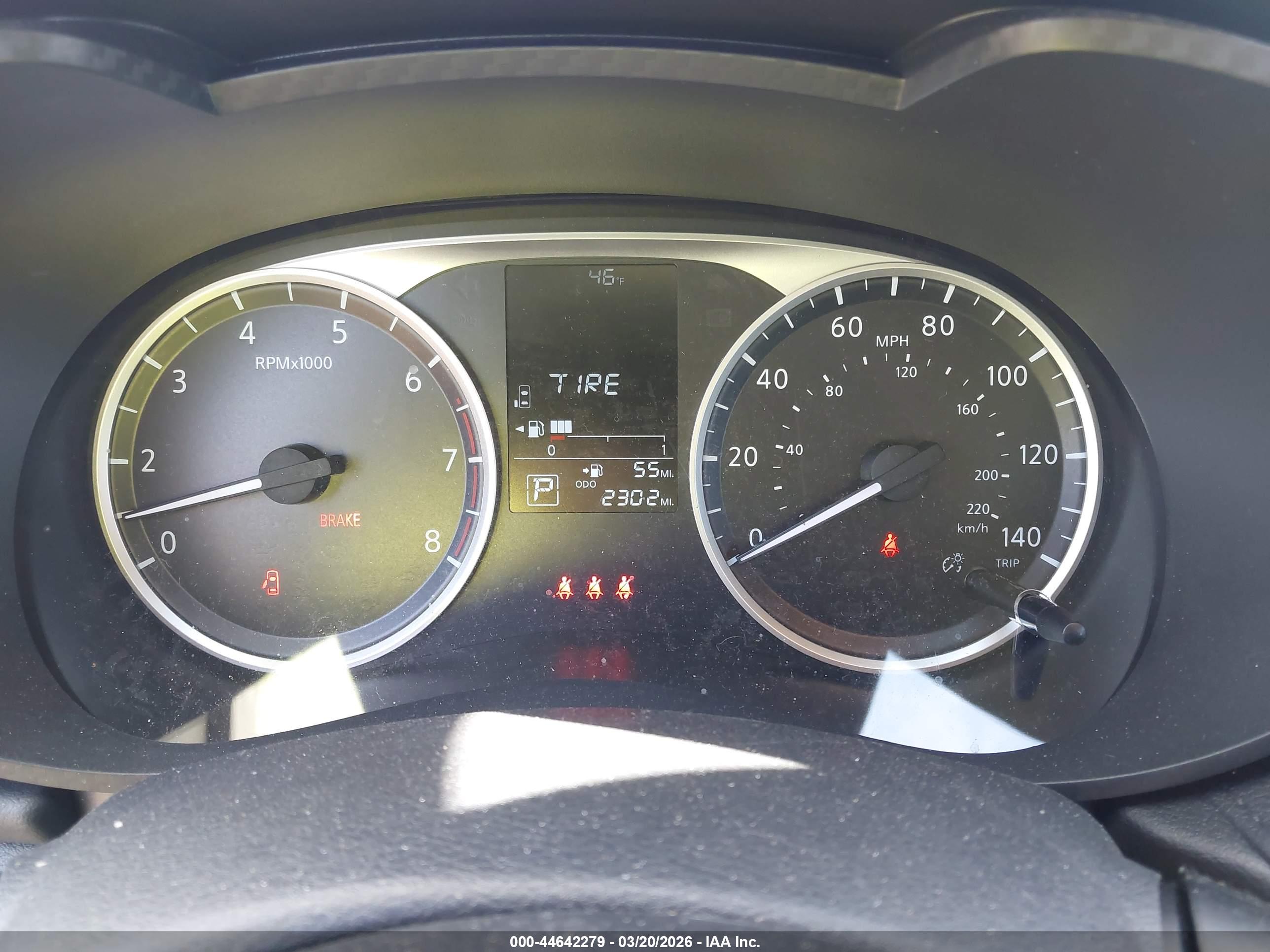 NISSAN VERSA image 7