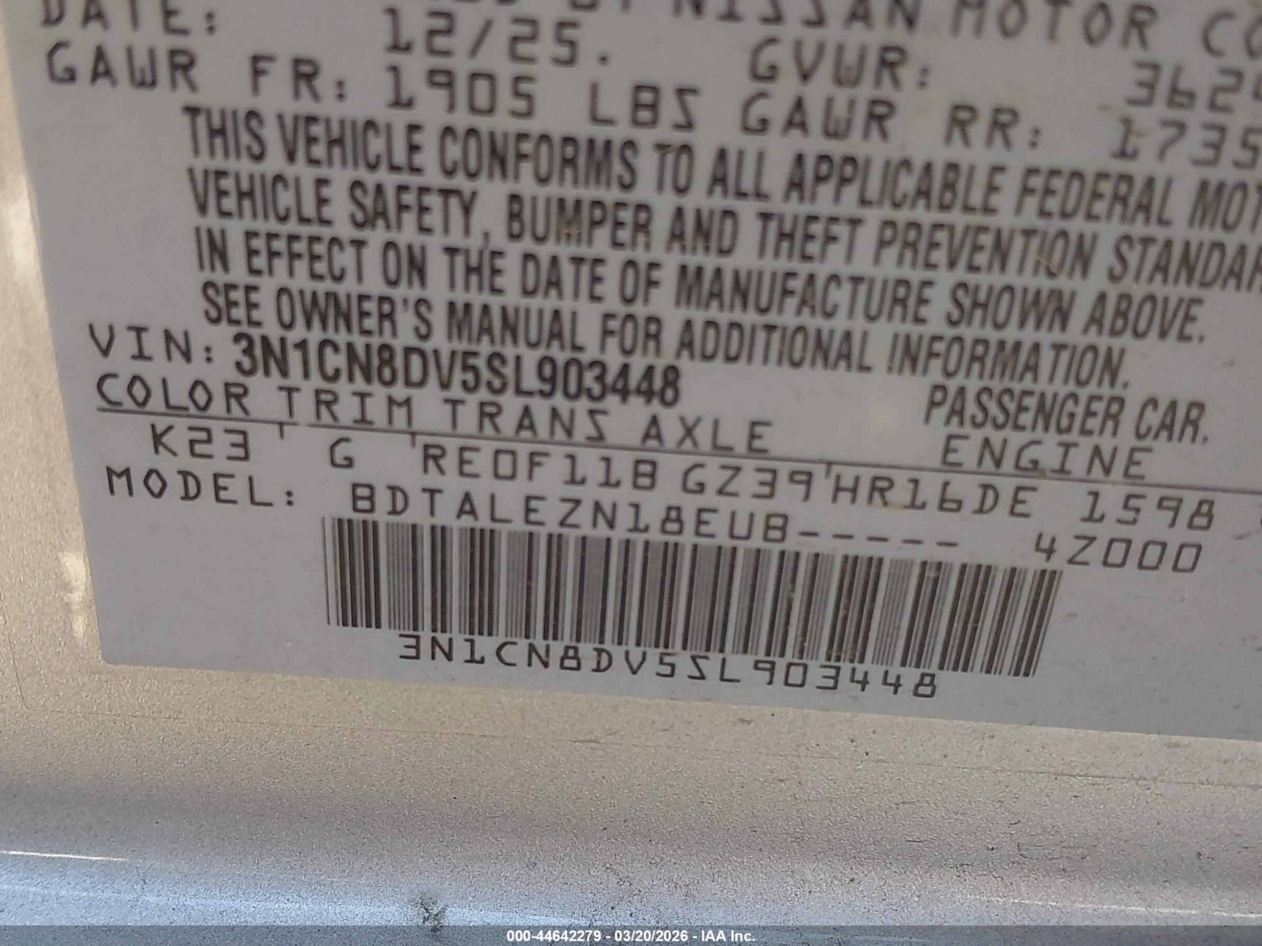 NISSAN VERSA image 9