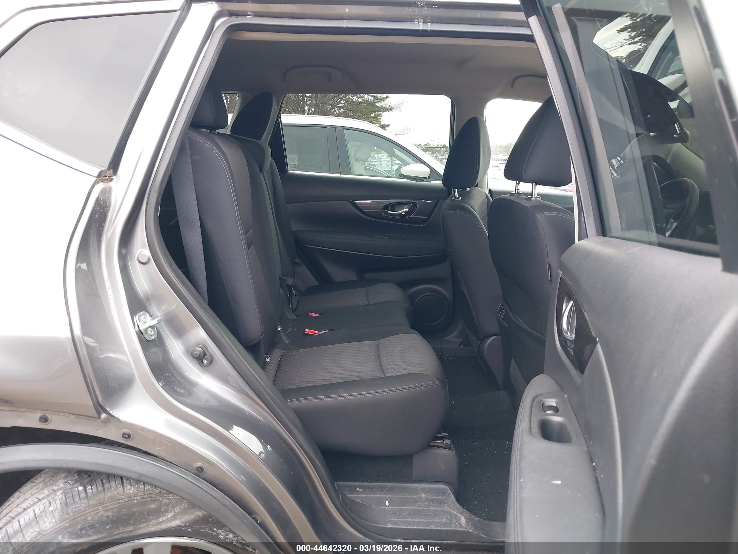 NISSAN ROGUE image 8
