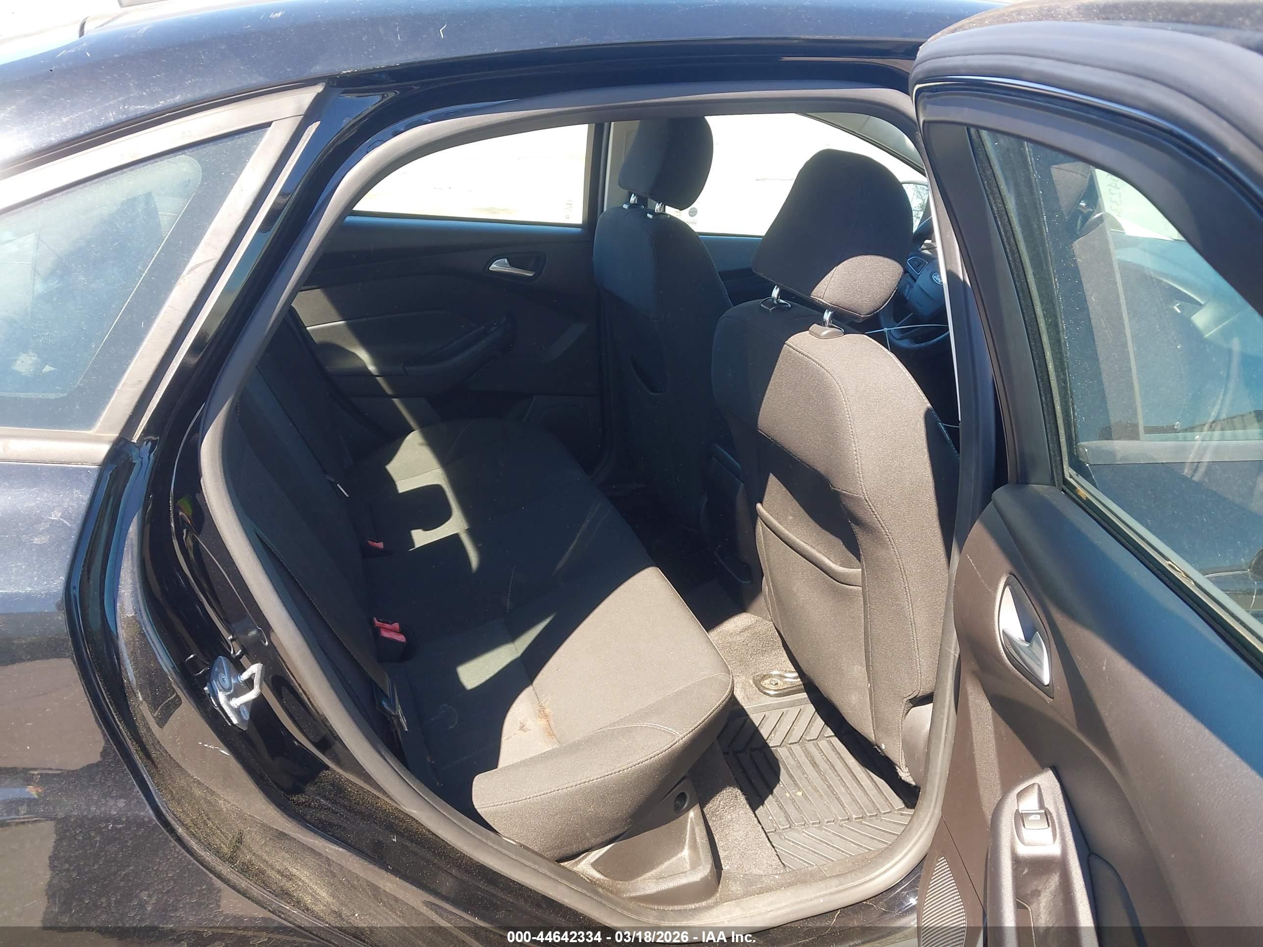 FORD FOCUS image 8