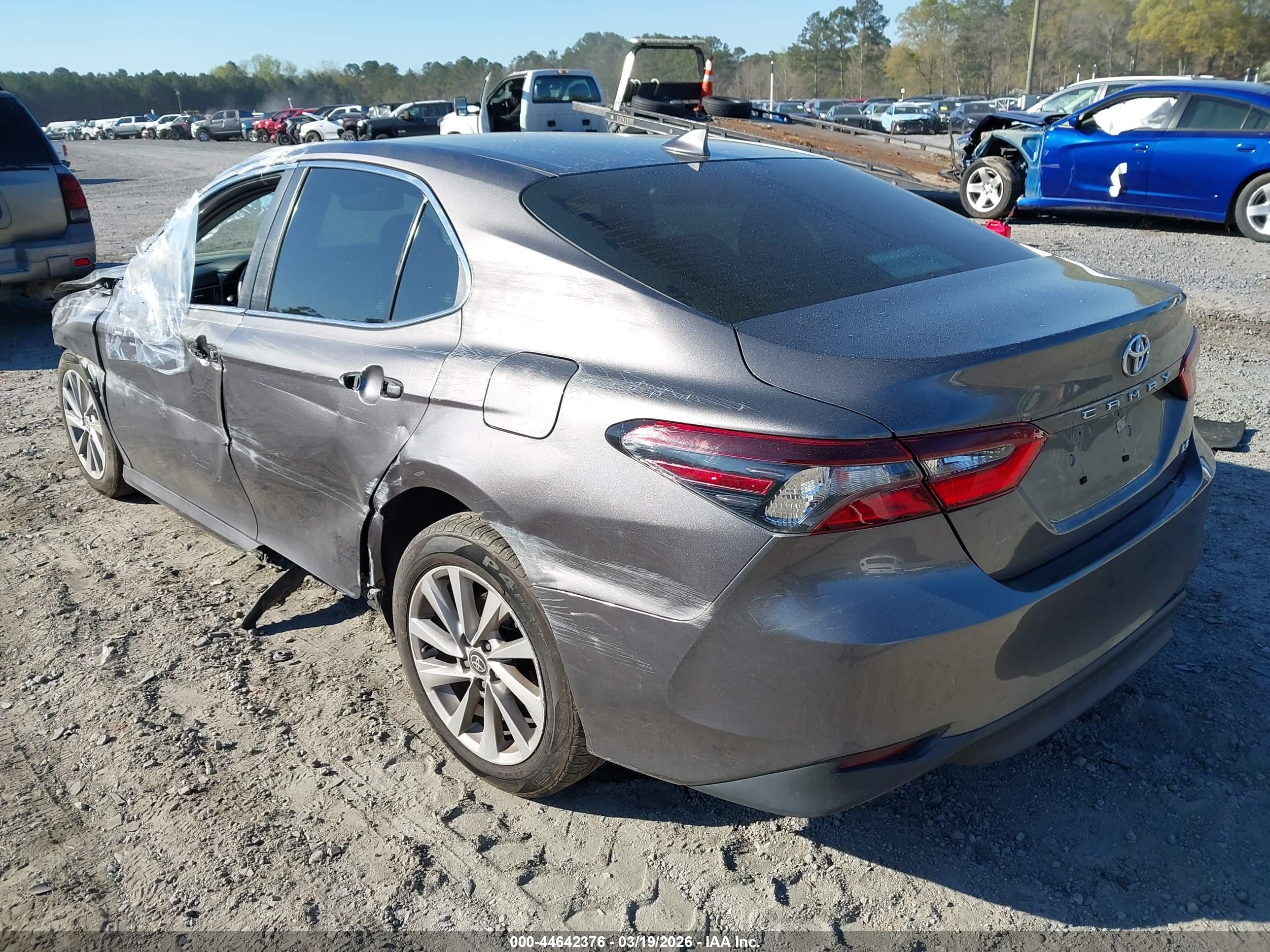 TOYOTA CAMRY image 3