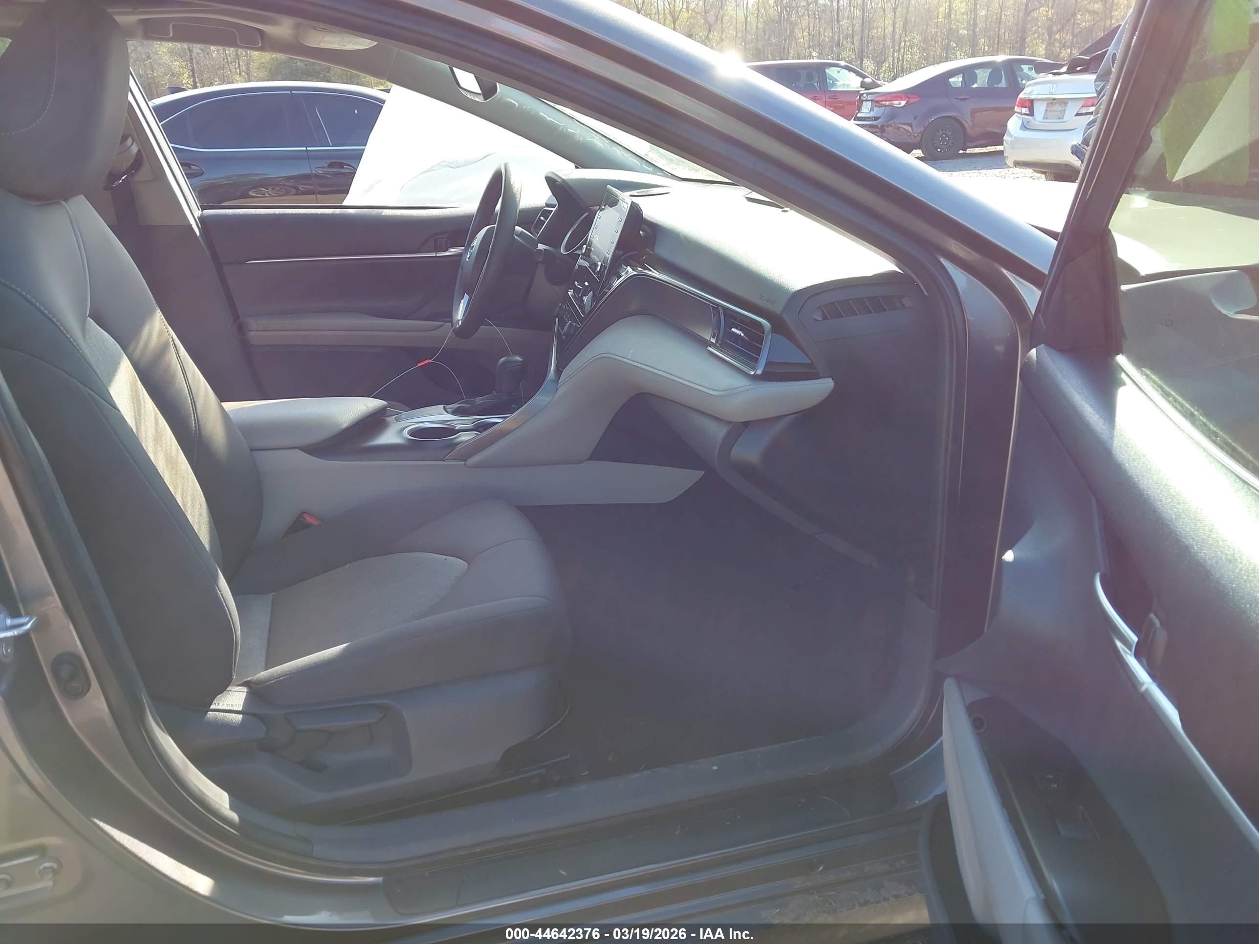 TOYOTA CAMRY image 5