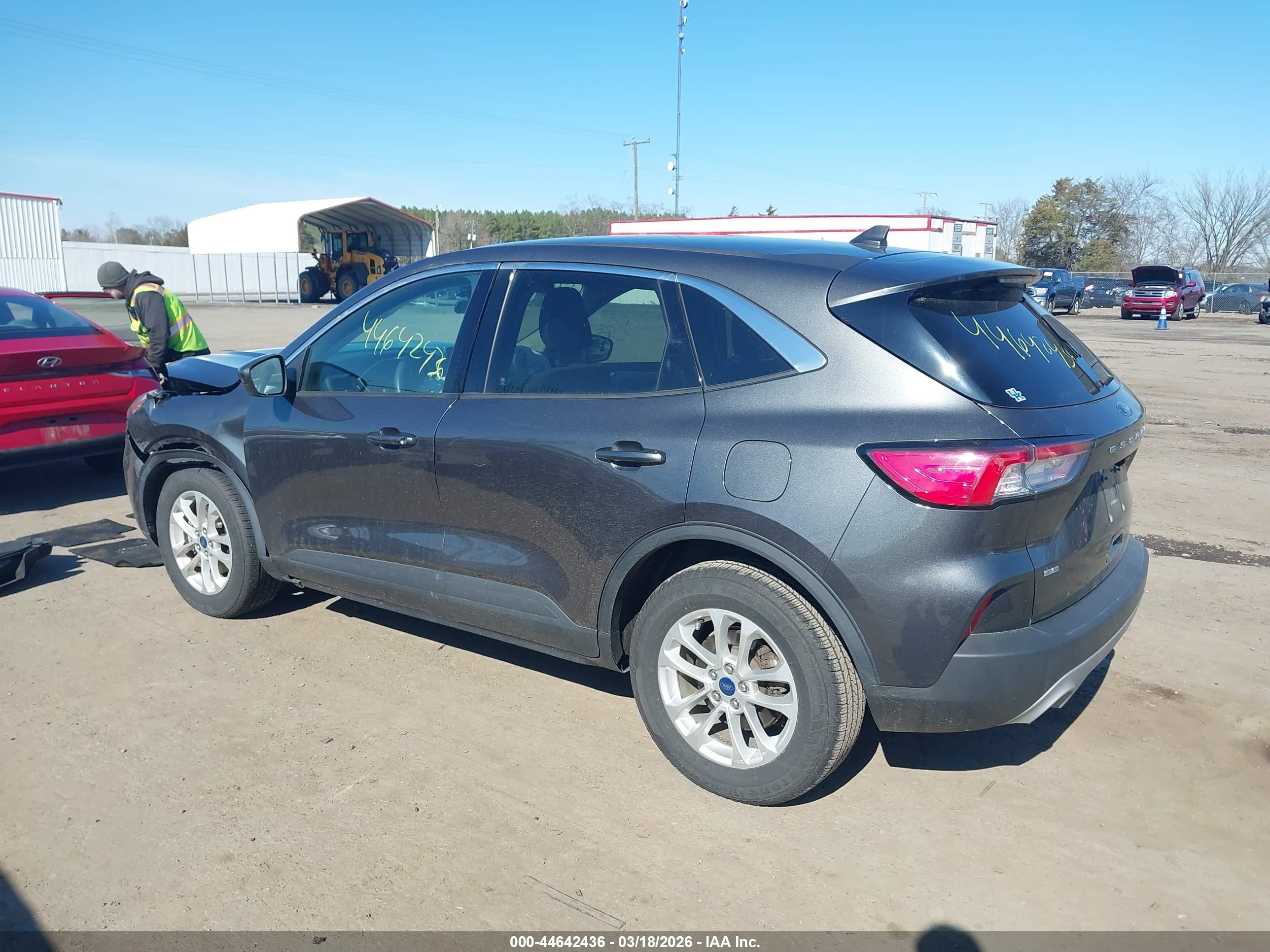 FORD ESCAPE image 3