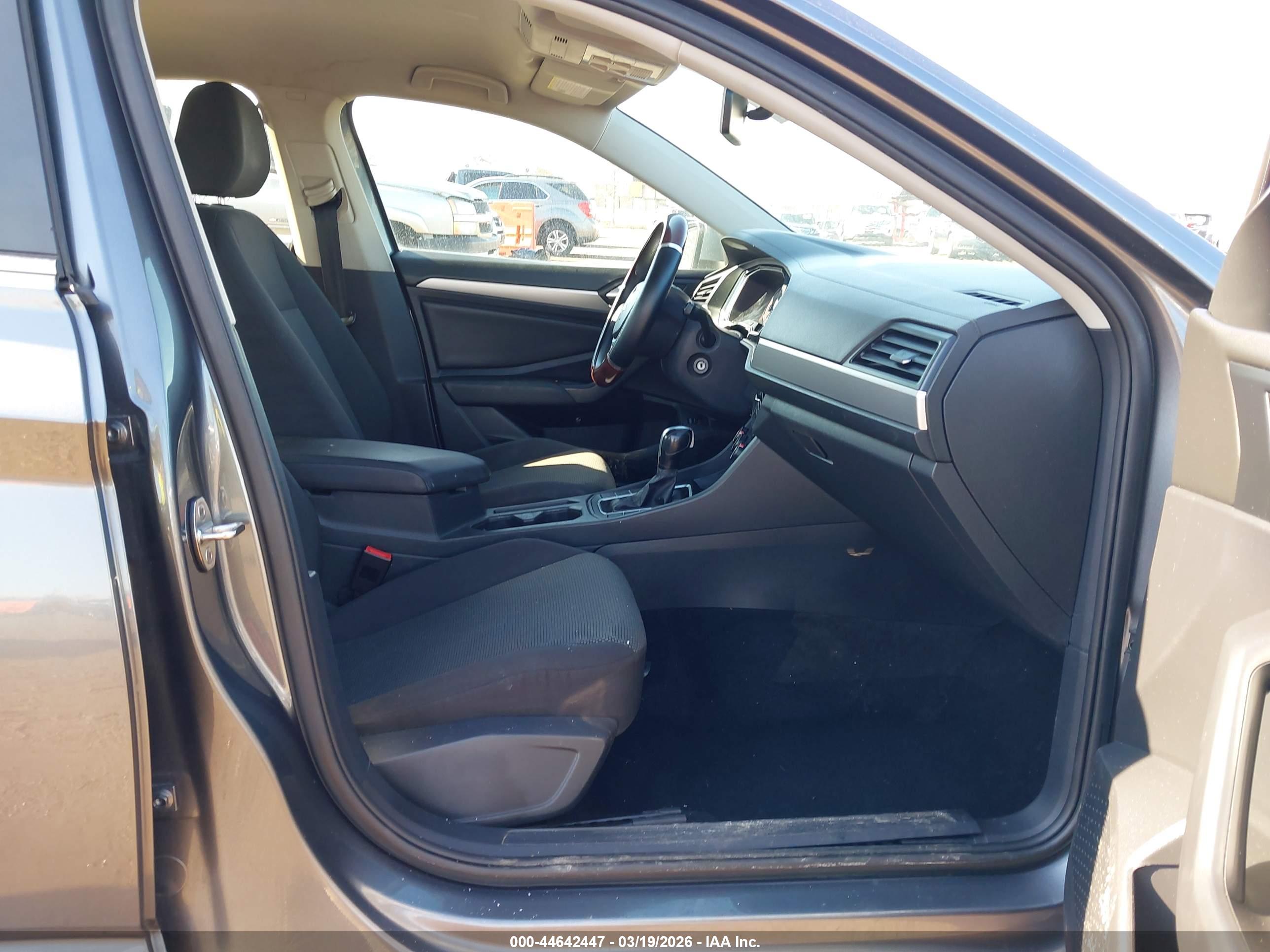 VOLKSWAGEN JETTA image 5