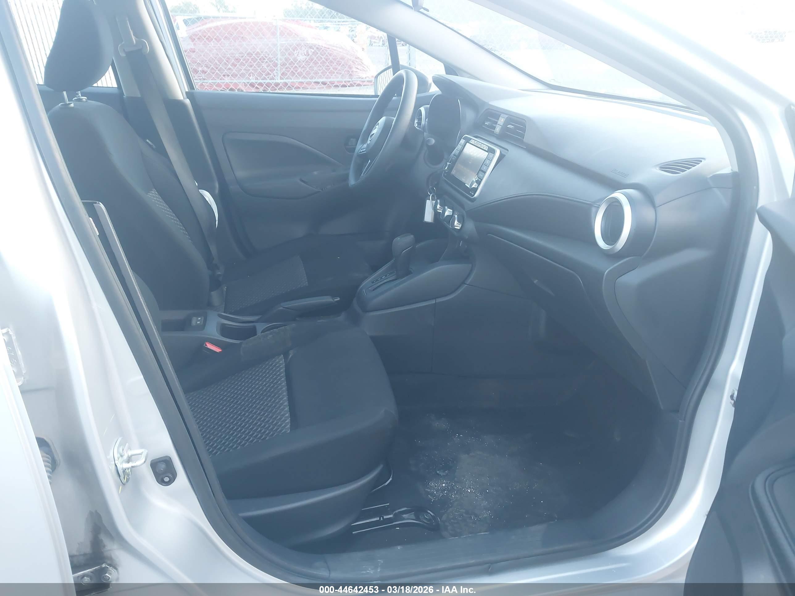 NISSAN VERSA image 5