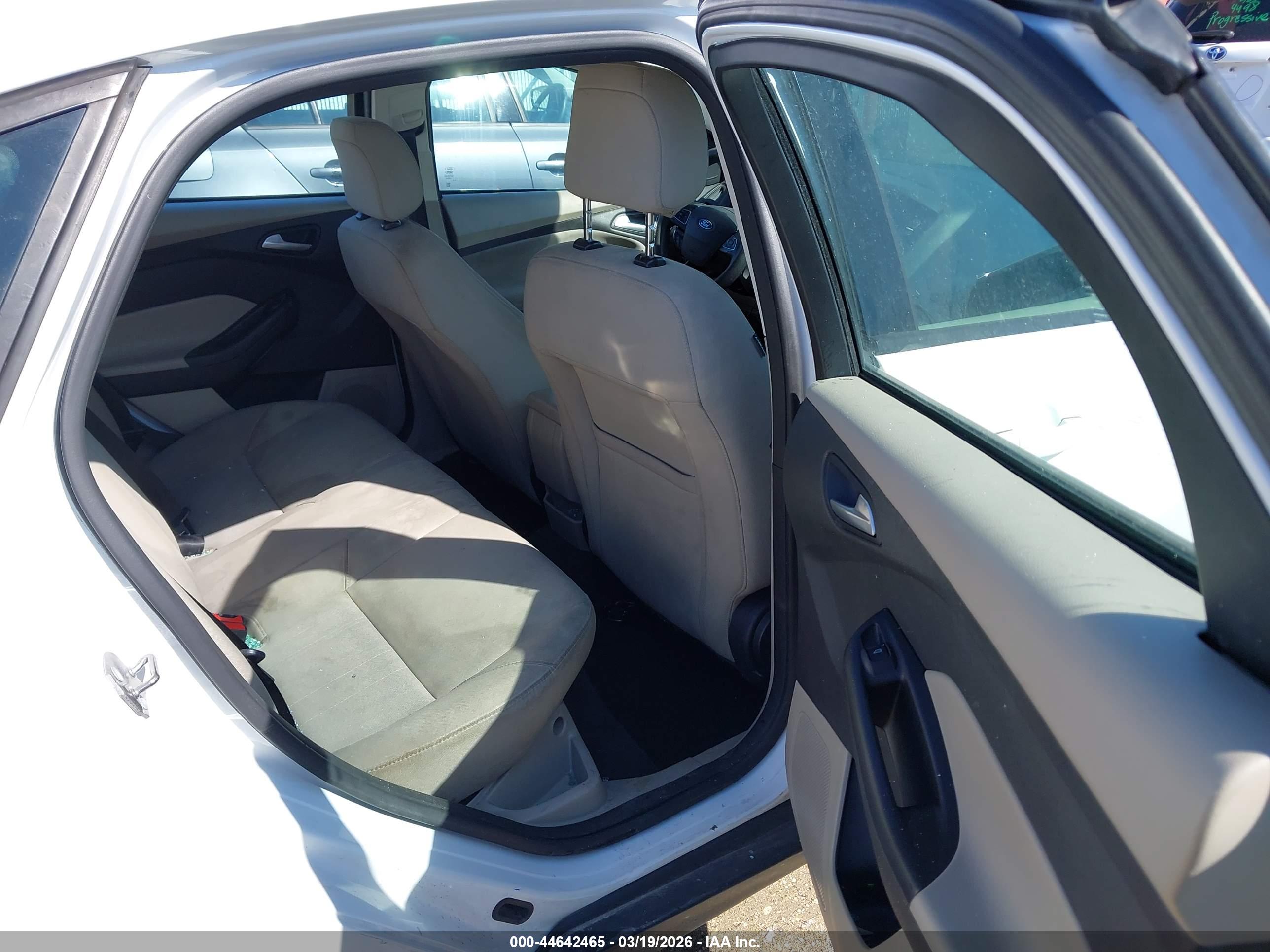 FORD FOCUS image 8