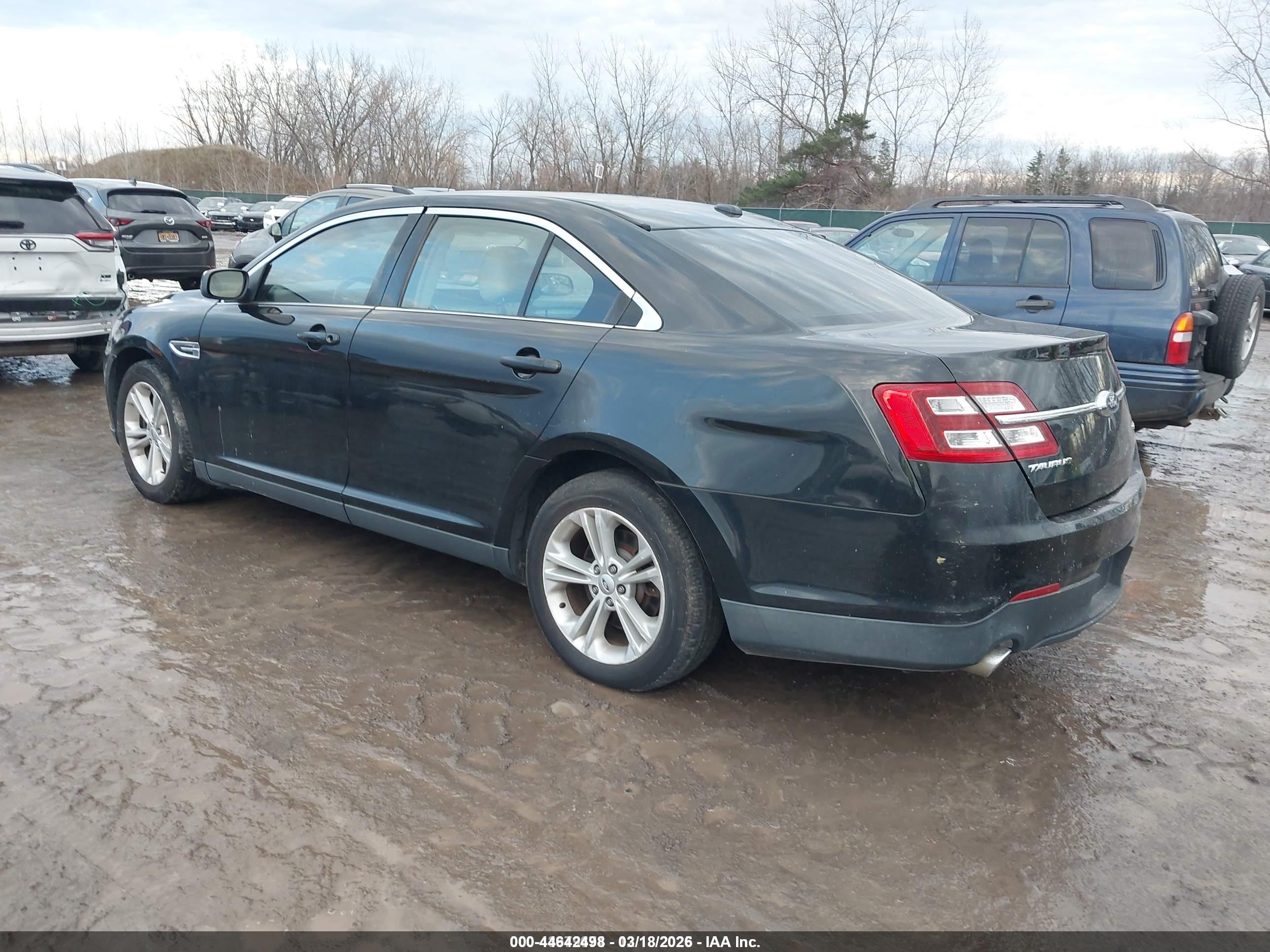 FORD TAURUS image 3