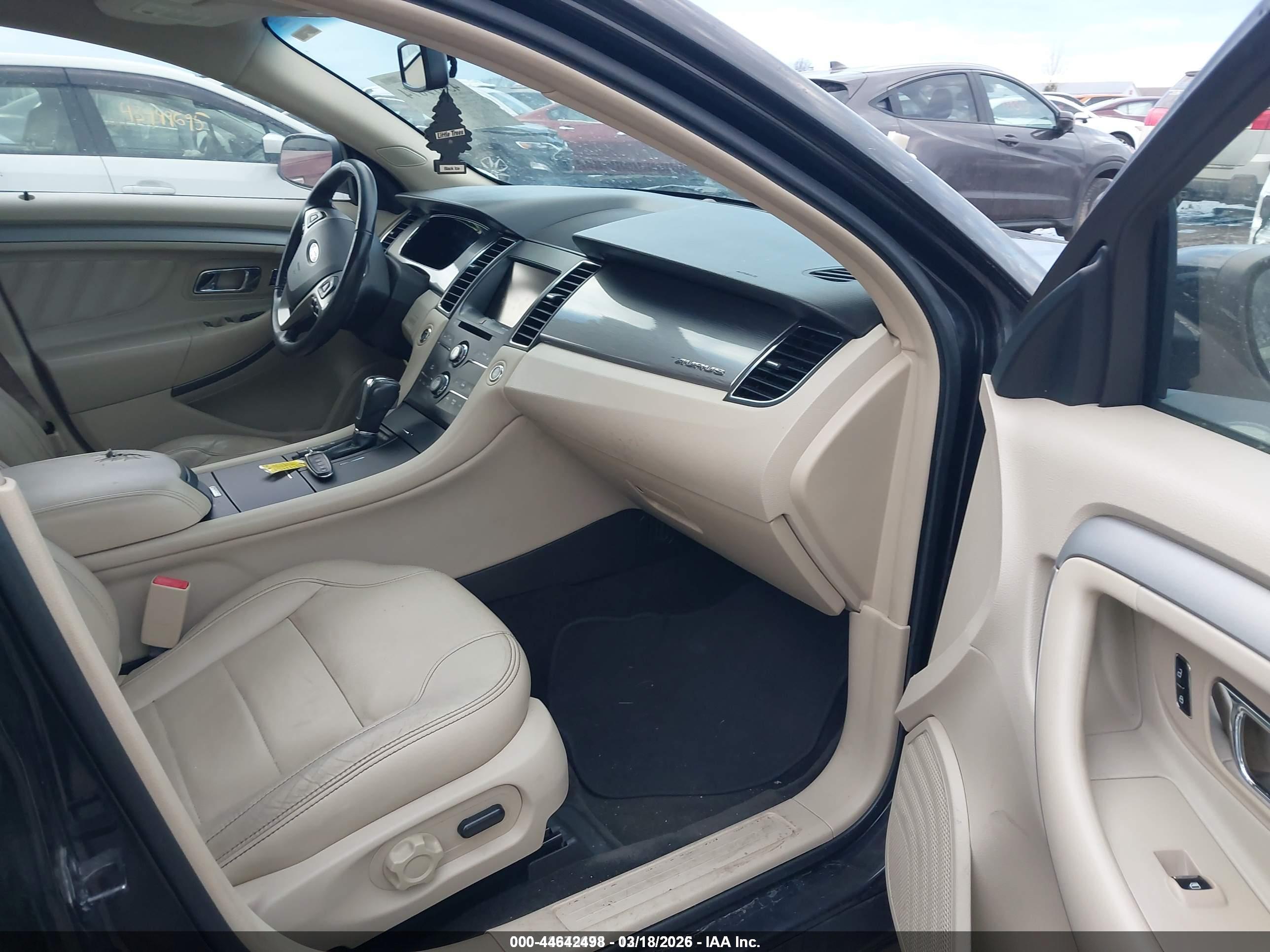 FORD TAURUS image 5