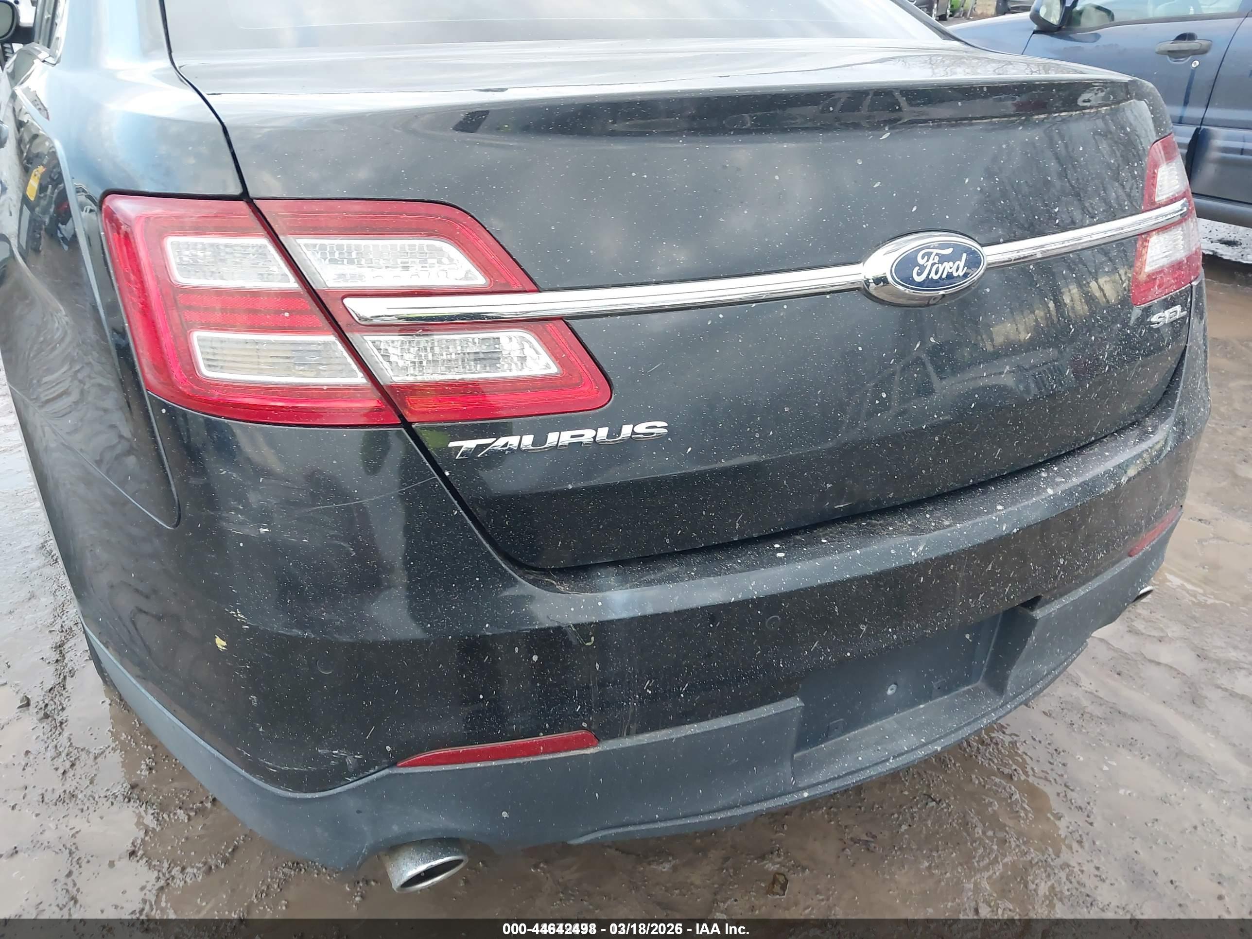 FORD TAURUS image 6
