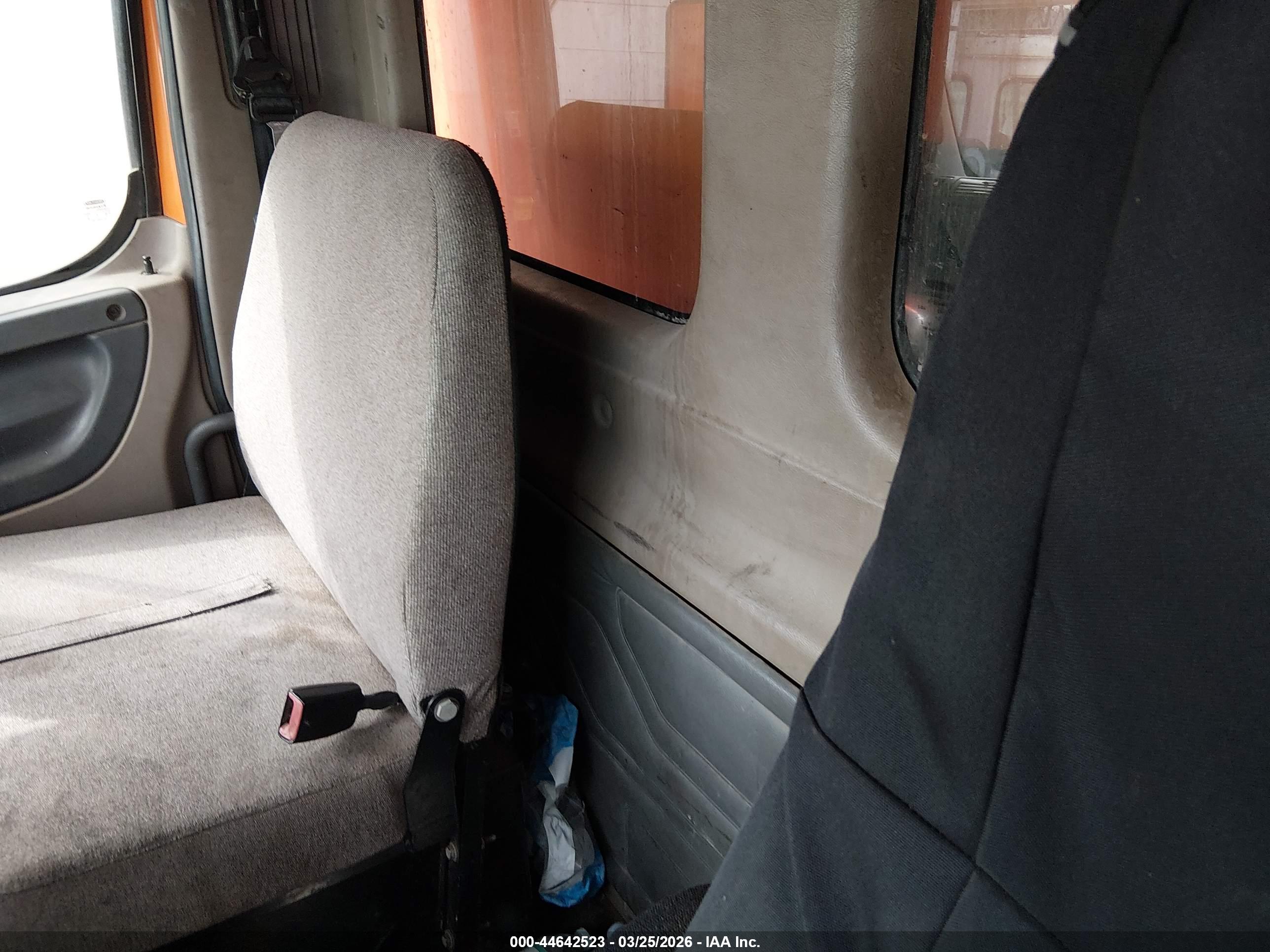 FREIGHTLINER CASCADIA image 8