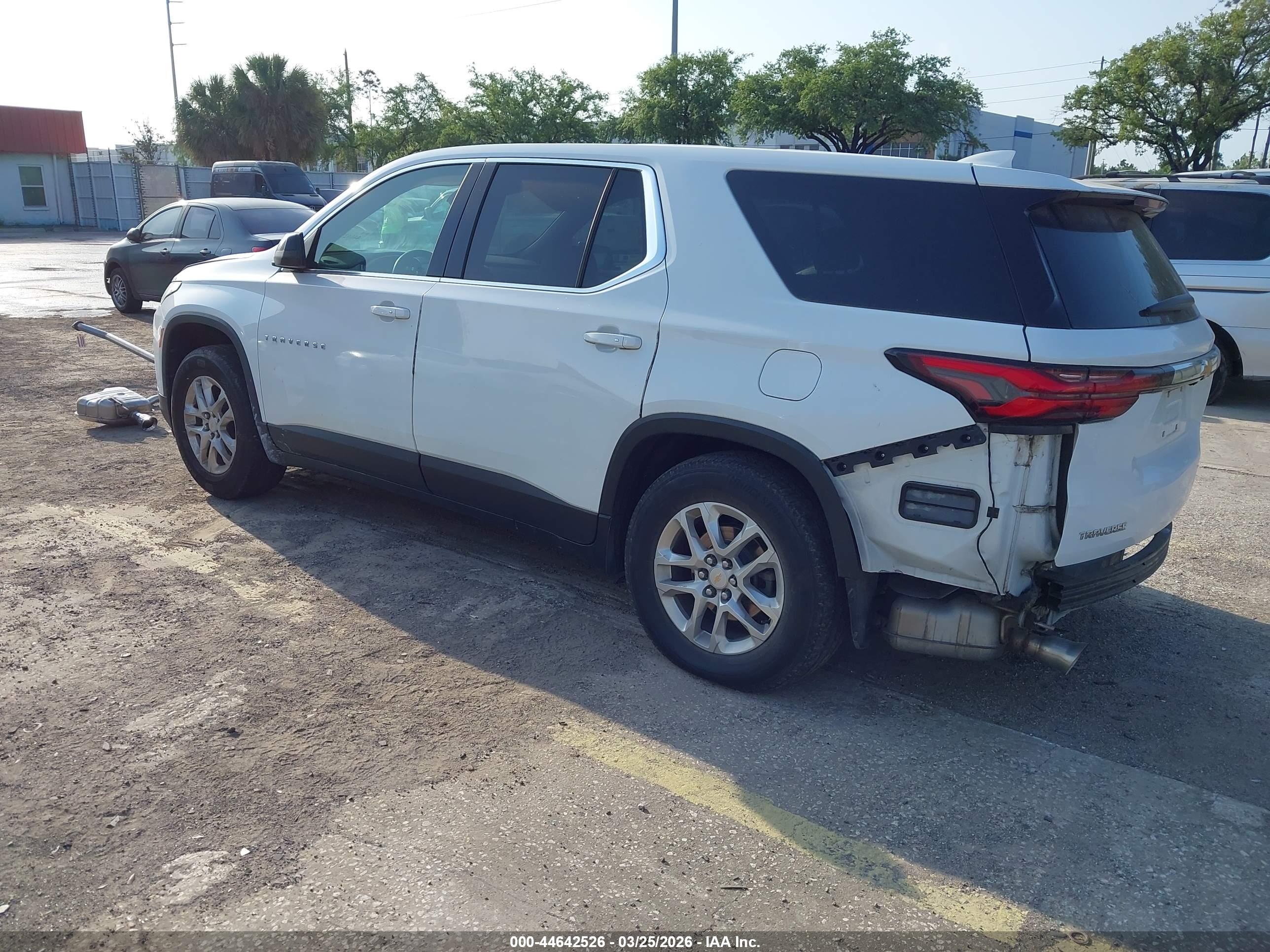 CHEVROLET TRAVERSE image 3
