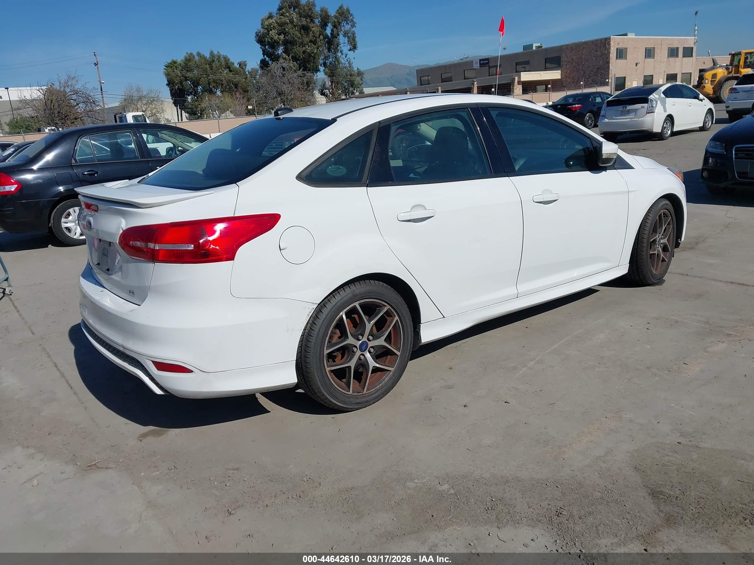 FORD FOCUS image 4