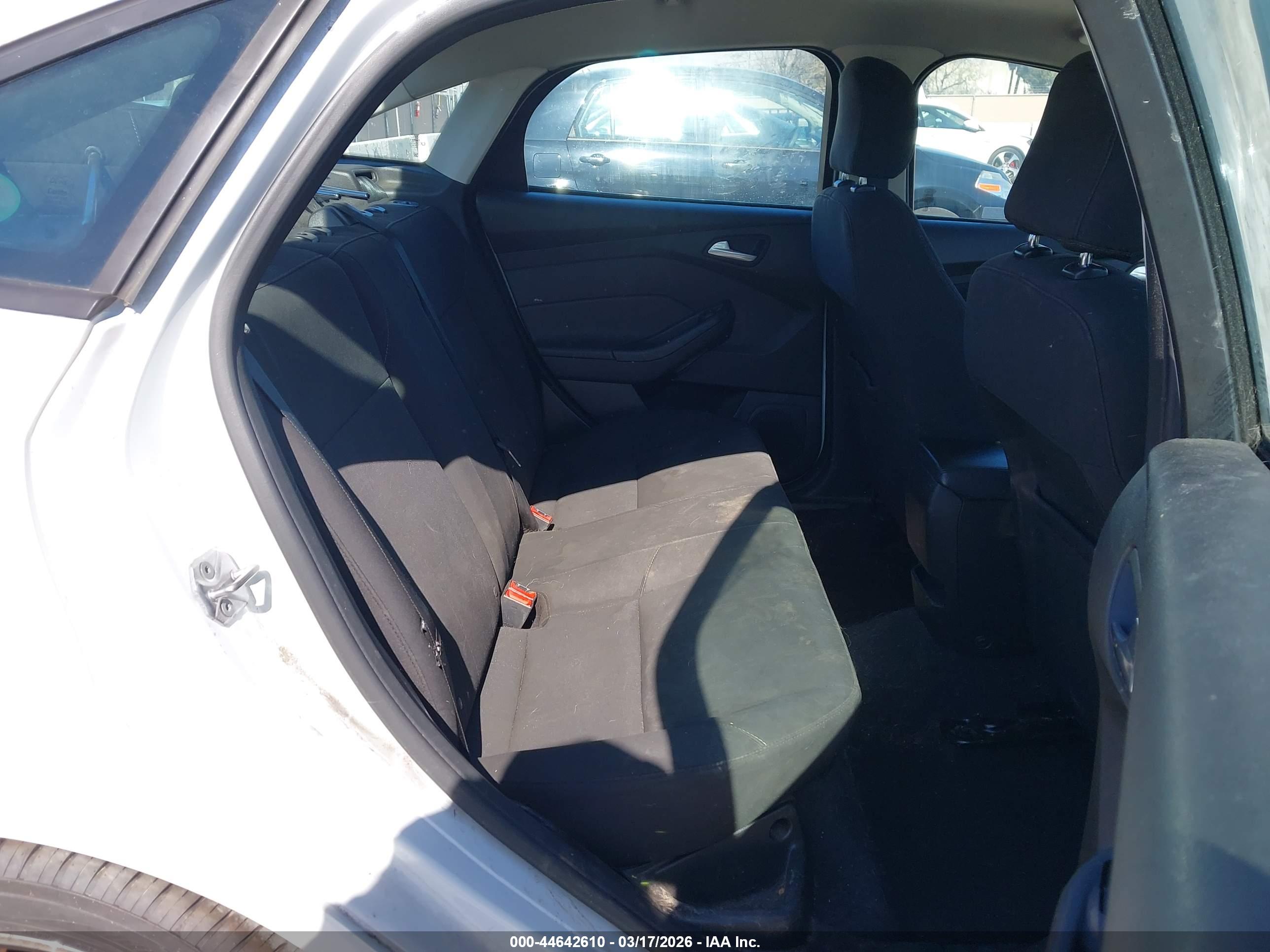 FORD FOCUS image 8