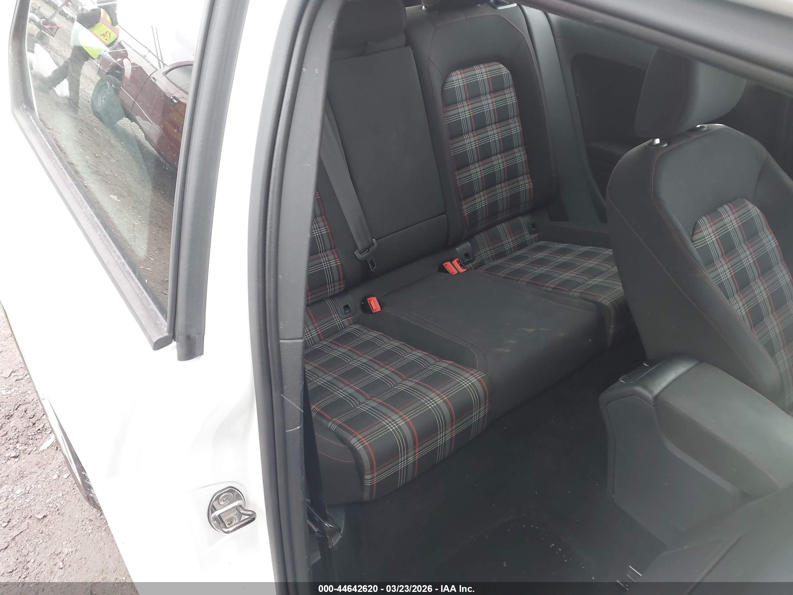 VOLKSWAGEN GOLF image 8