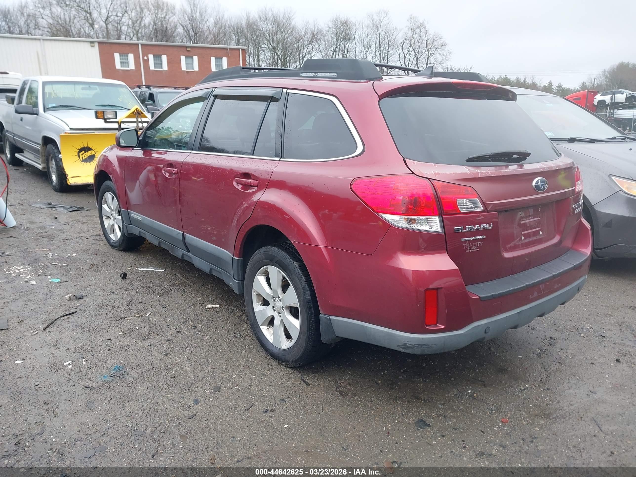 SUBARU OUTBACK image 3