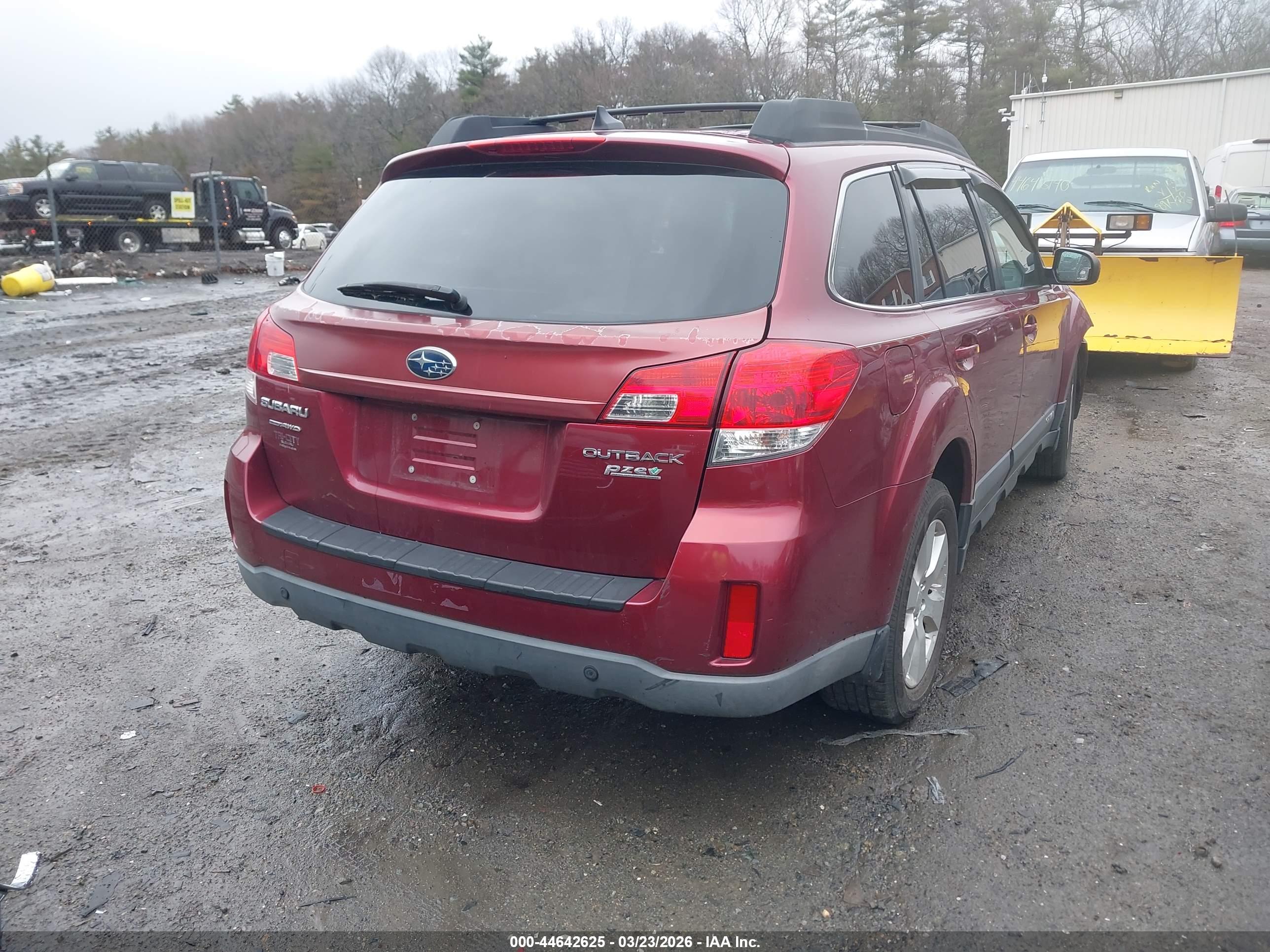 SUBARU OUTBACK image 4