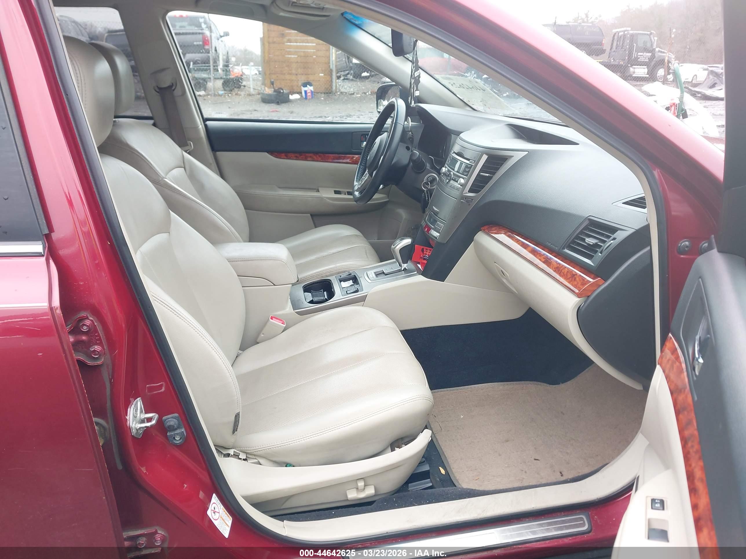 SUBARU OUTBACK image 5