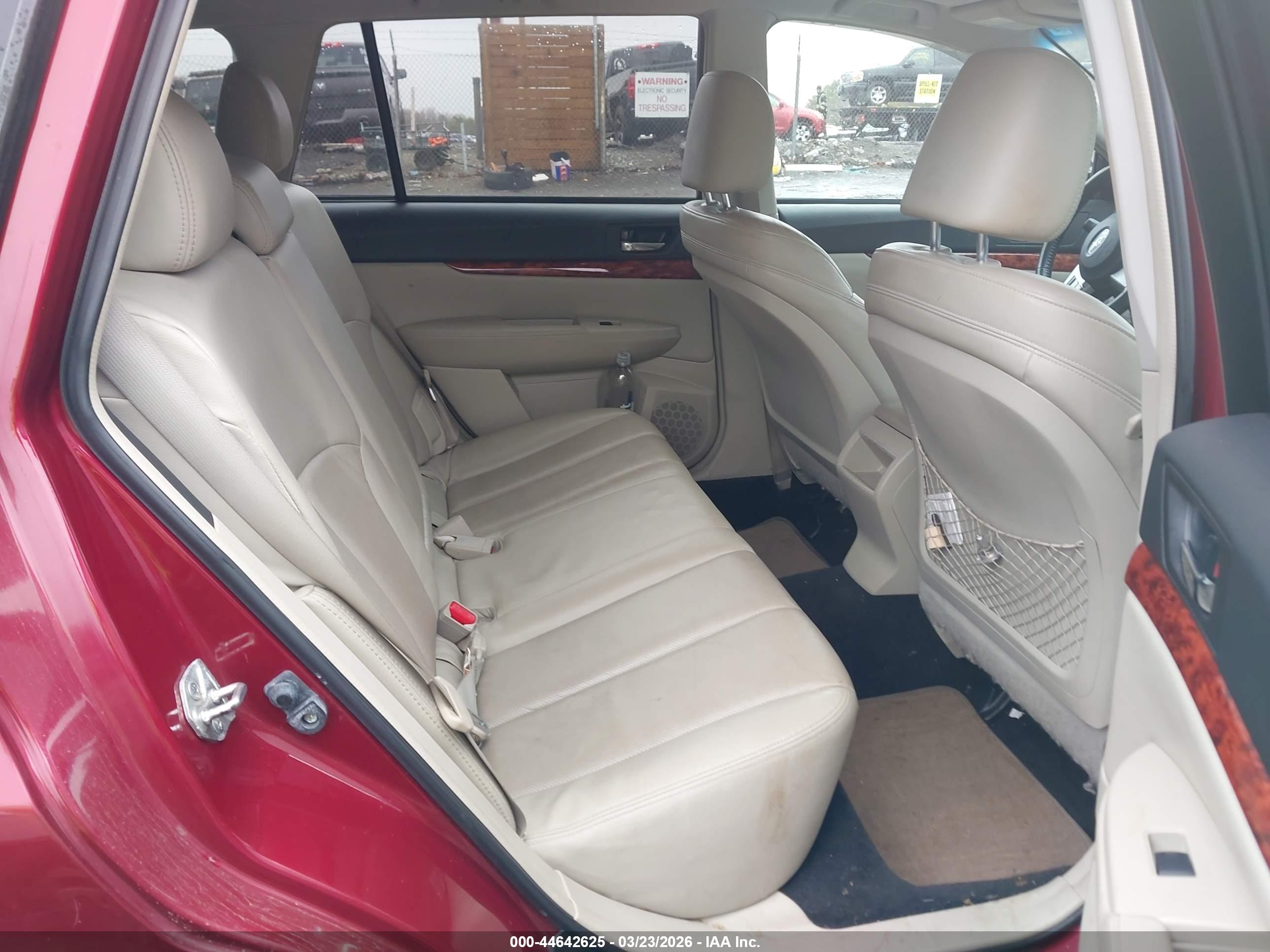 SUBARU OUTBACK image 8
