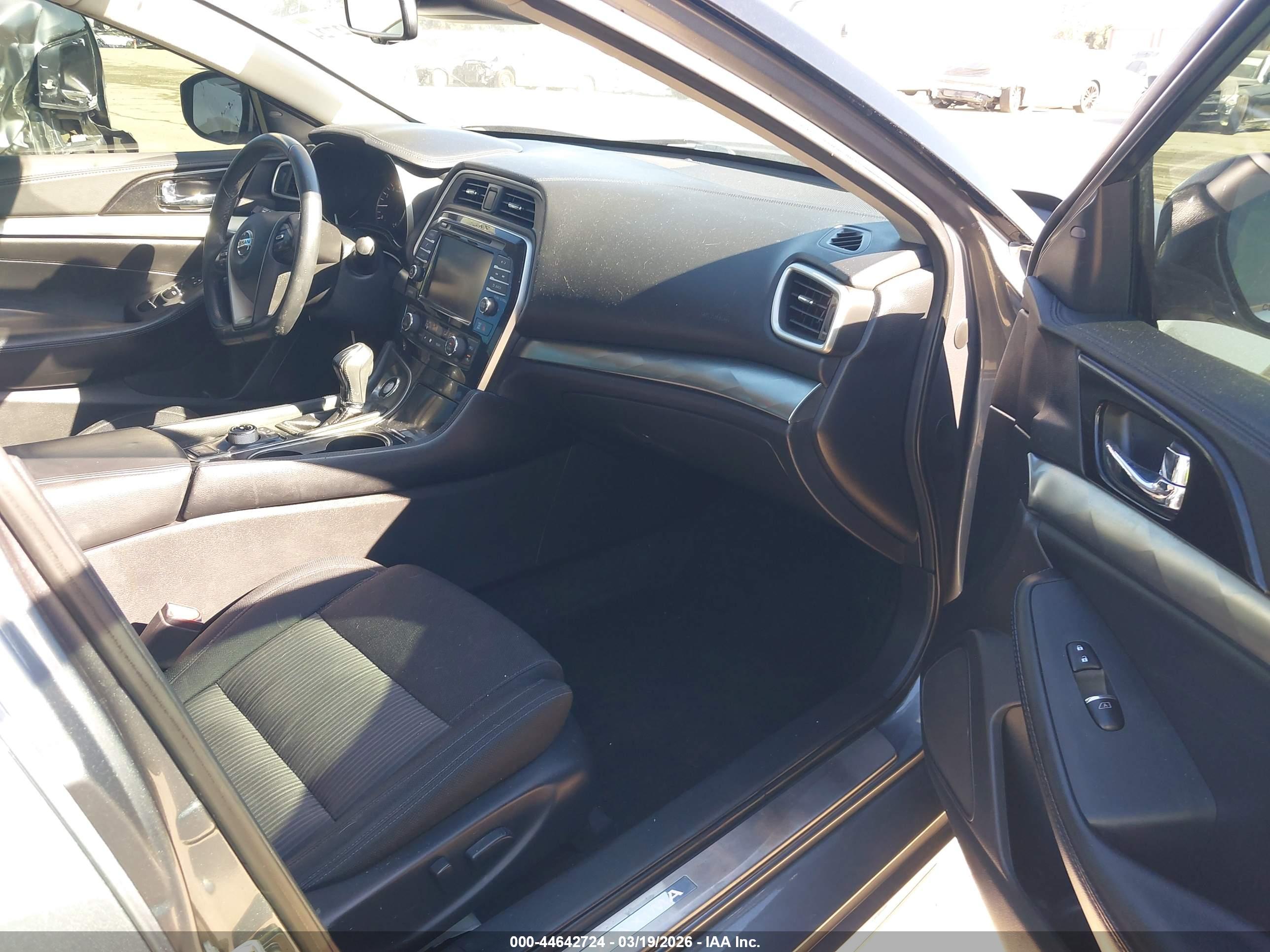 NISSAN MAXIMA image 5