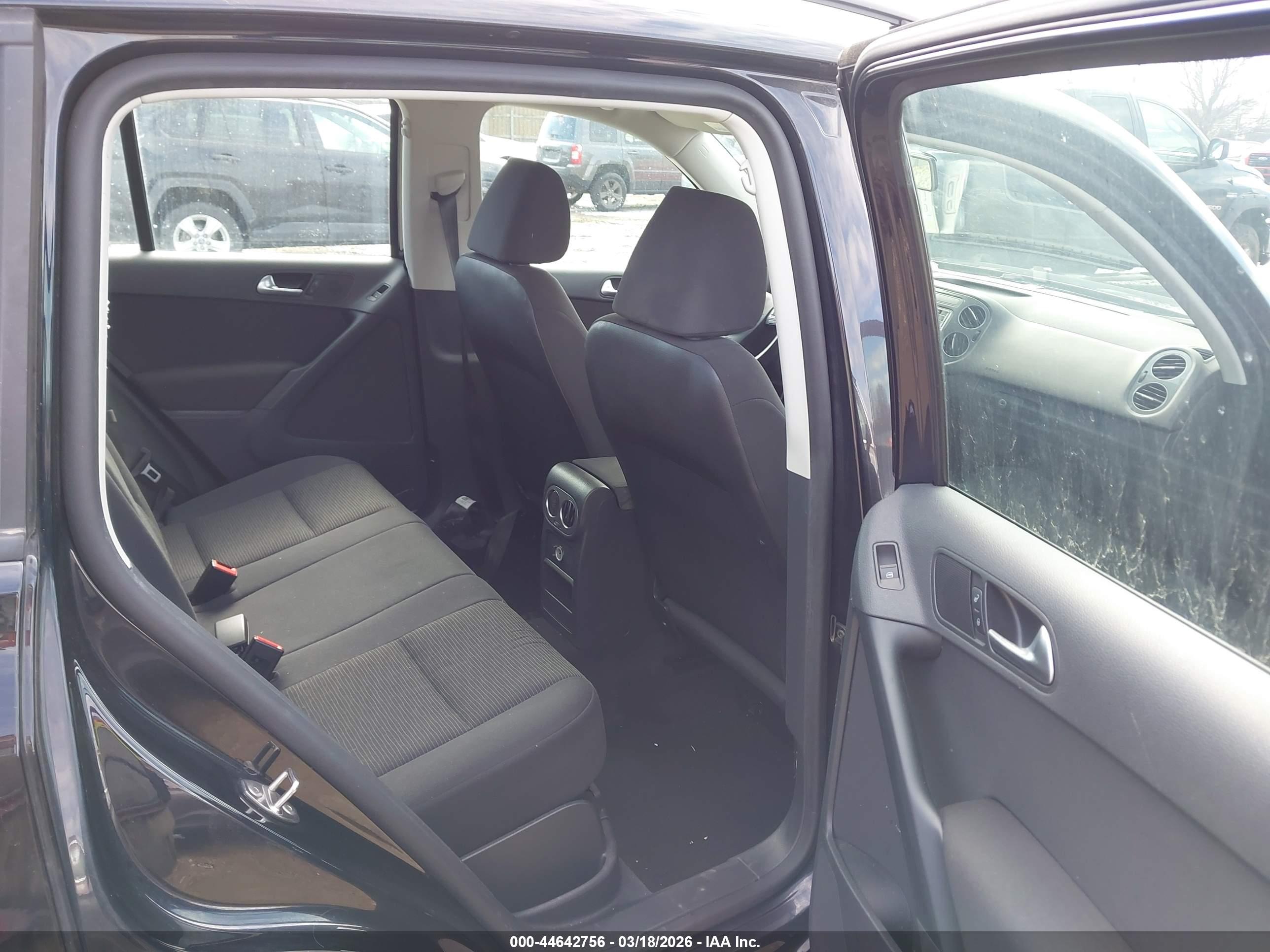 VOLKSWAGEN TIGUAN image 8
