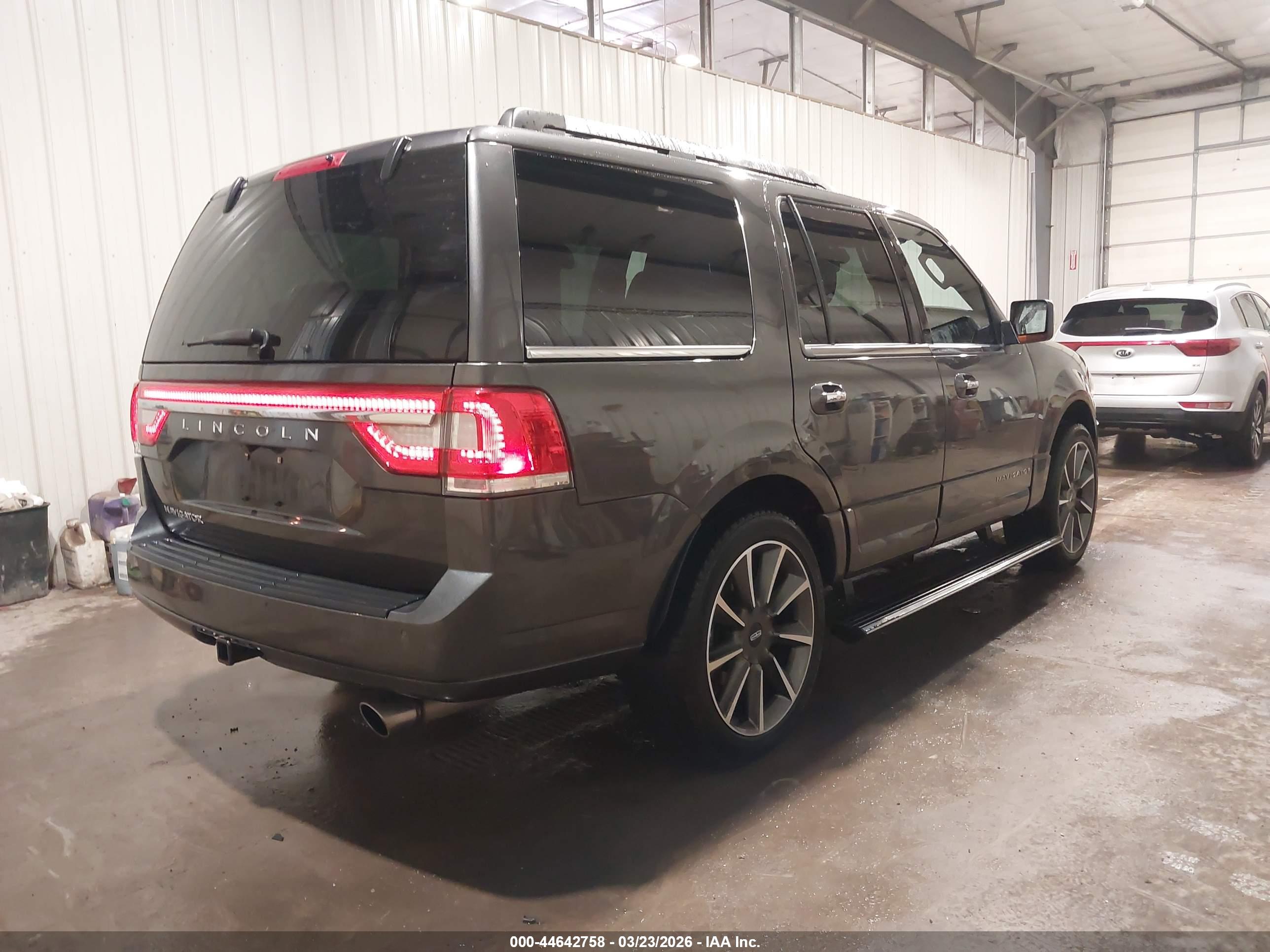 LINCOLN NAVIGATOR image 4