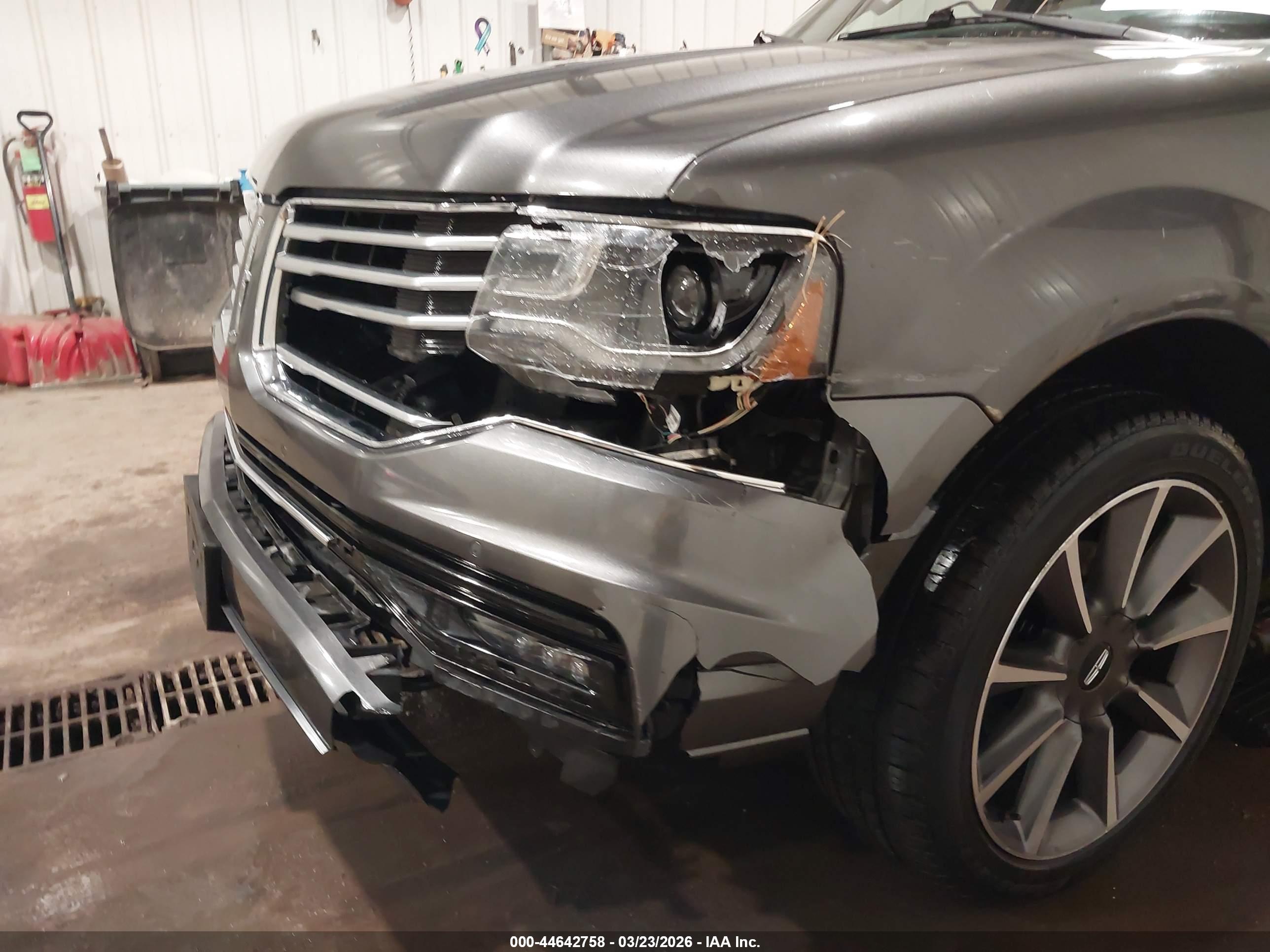 LINCOLN NAVIGATOR image 6