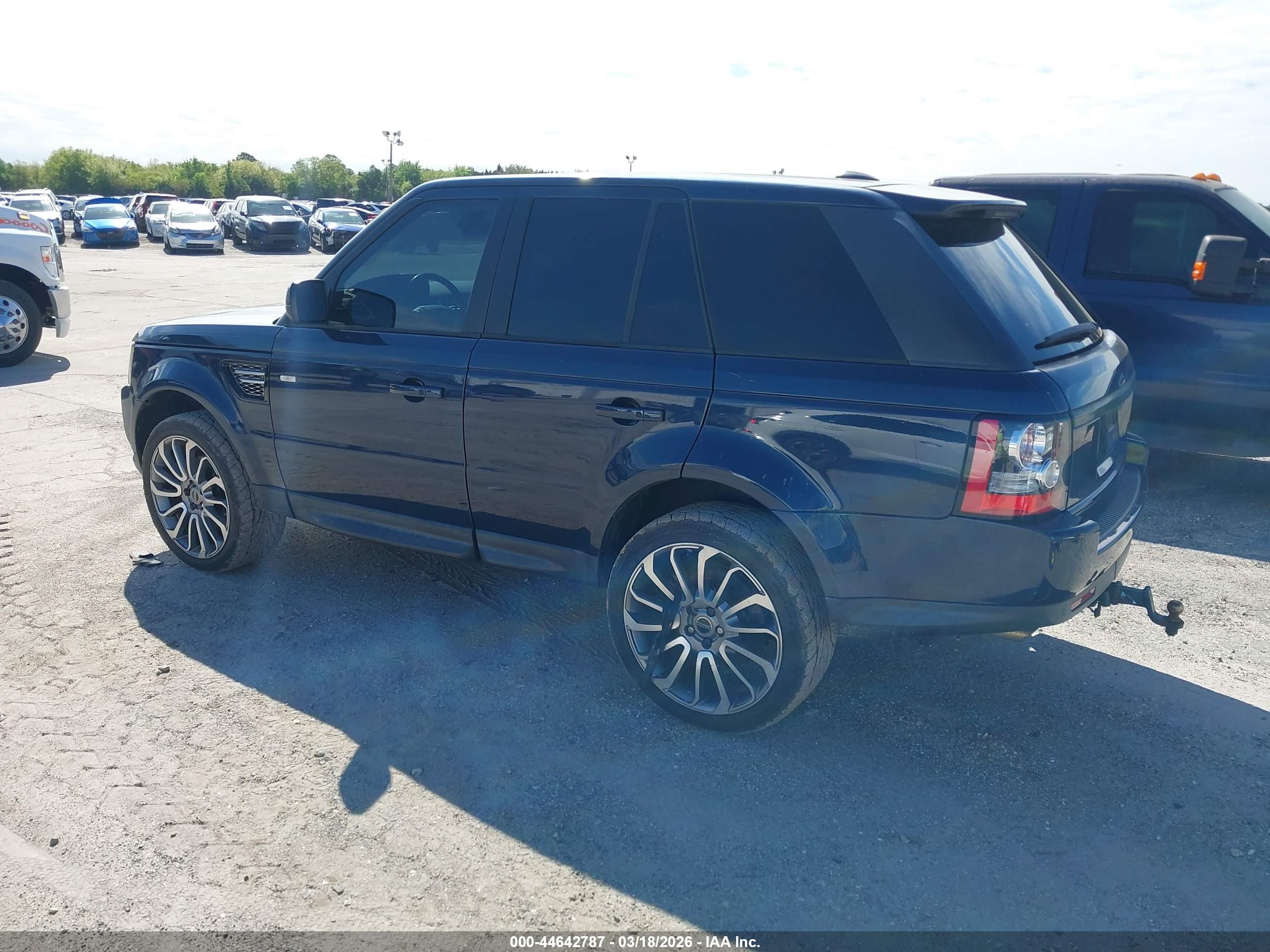LAND ROVER image 3