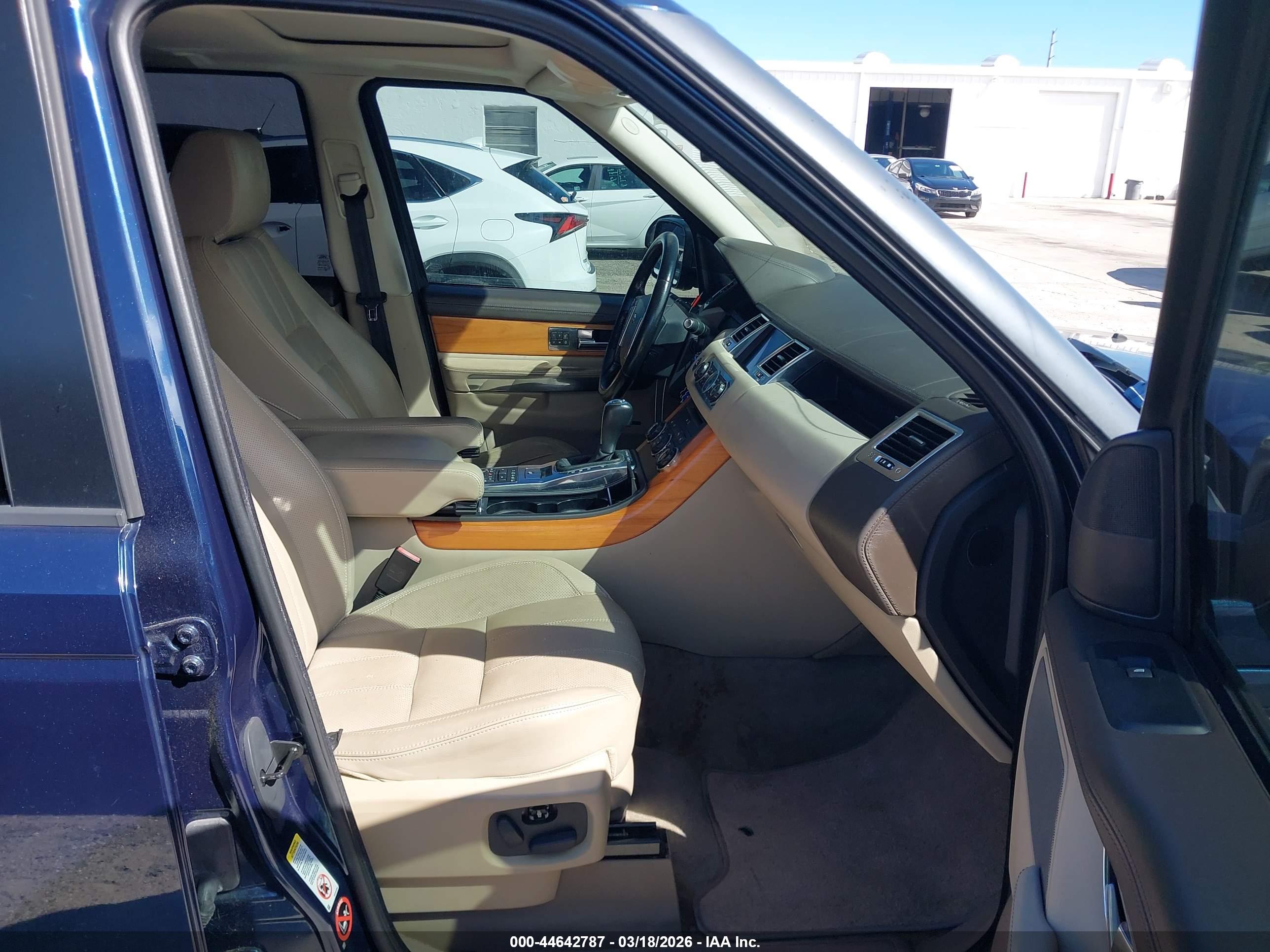 LAND ROVER image 5