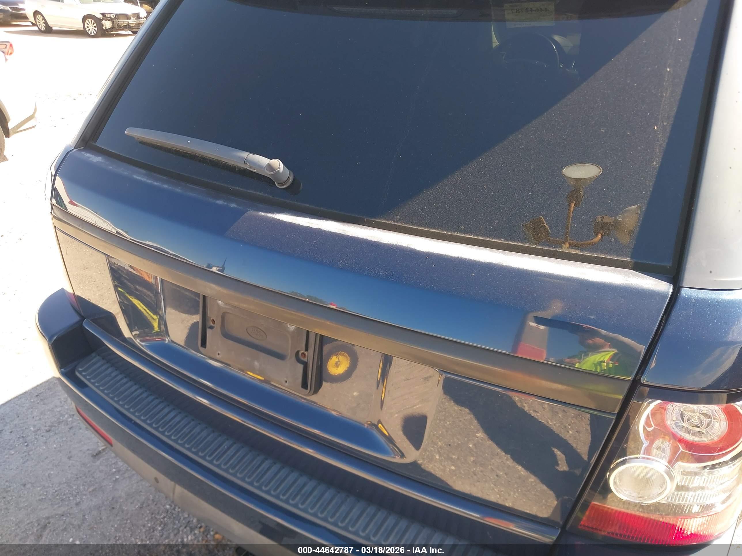 LAND ROVER image 6