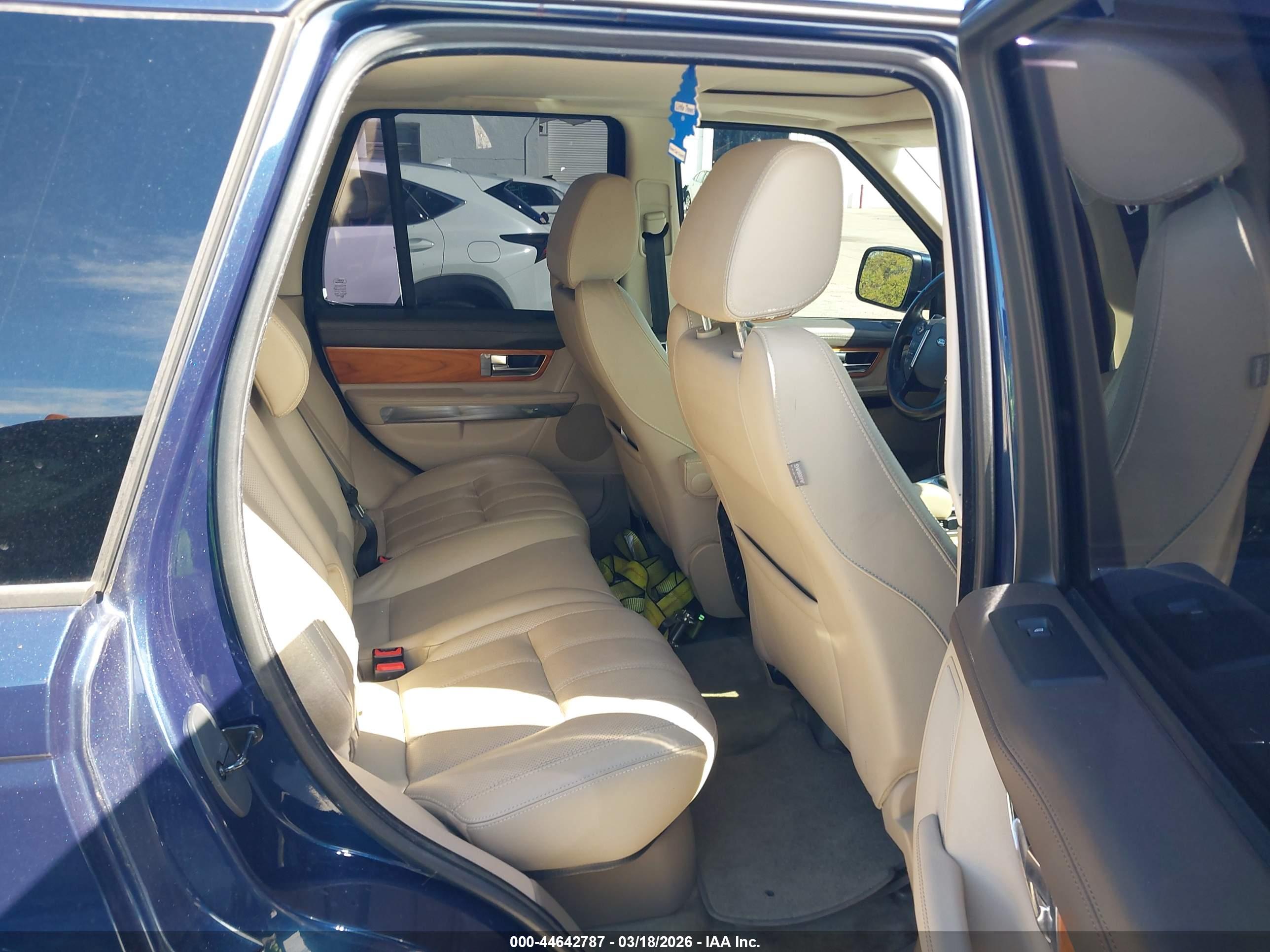 LAND ROVER image 8