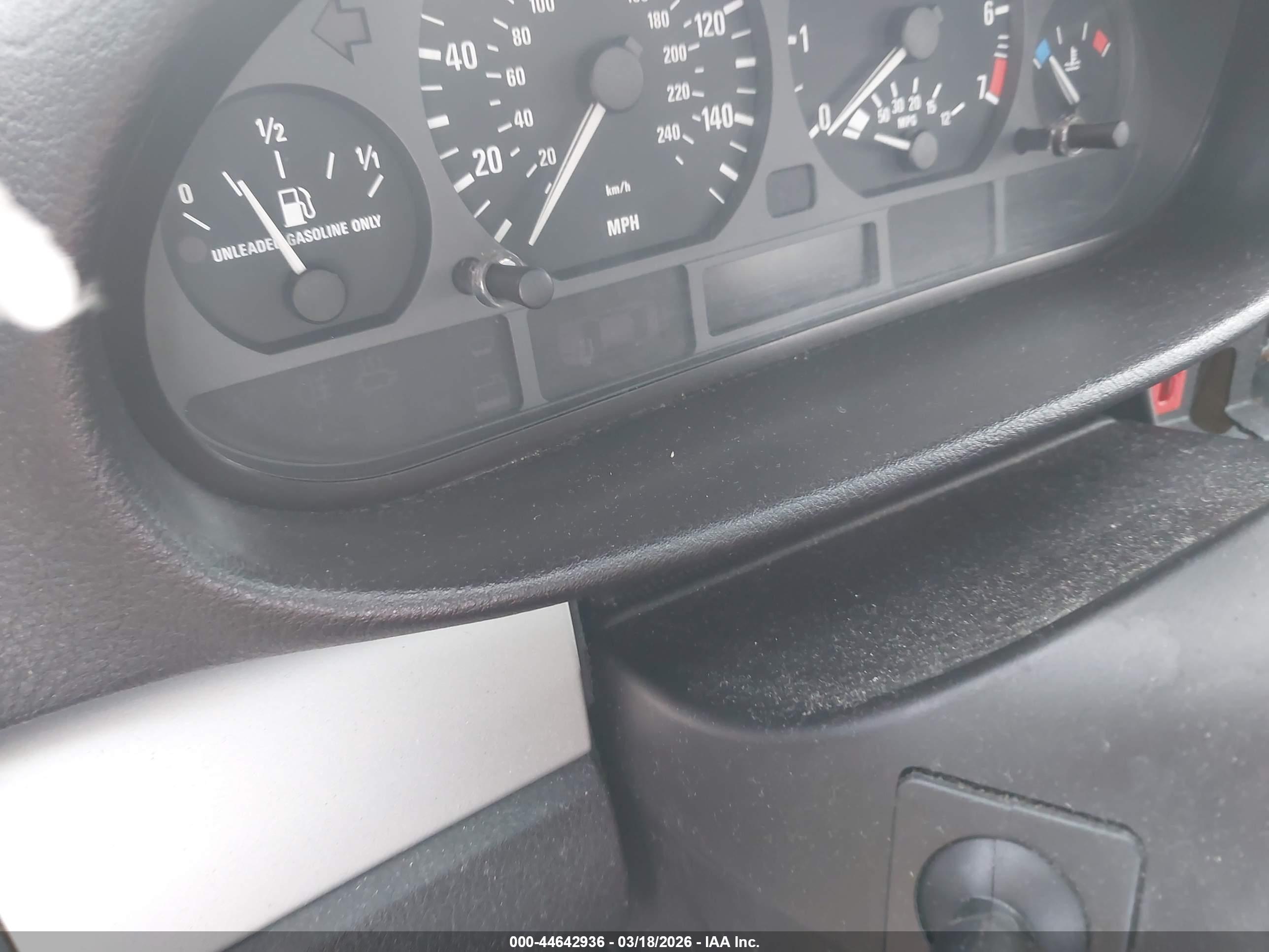 BMW 325XI image 7