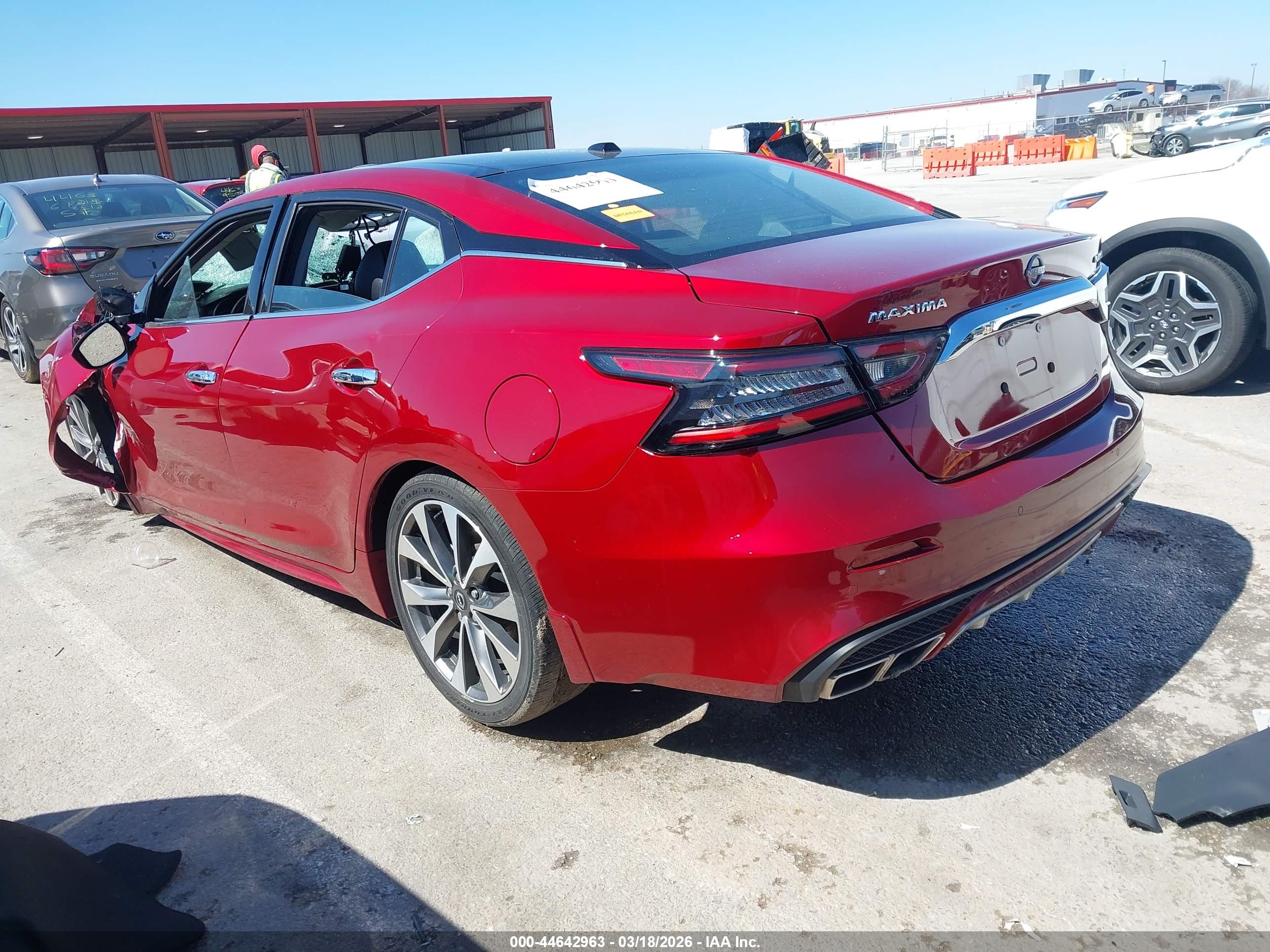 NISSAN MAXIMA image 3