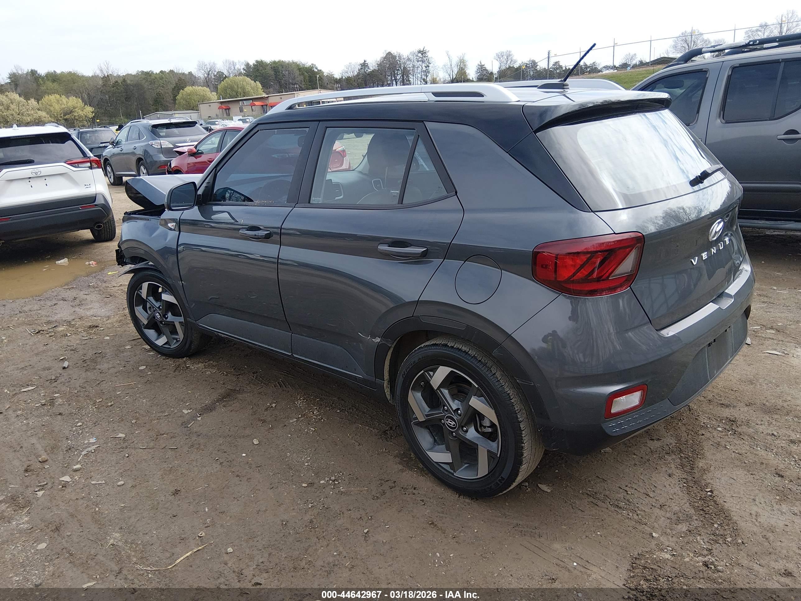 HYUNDAI VENUE image 3
