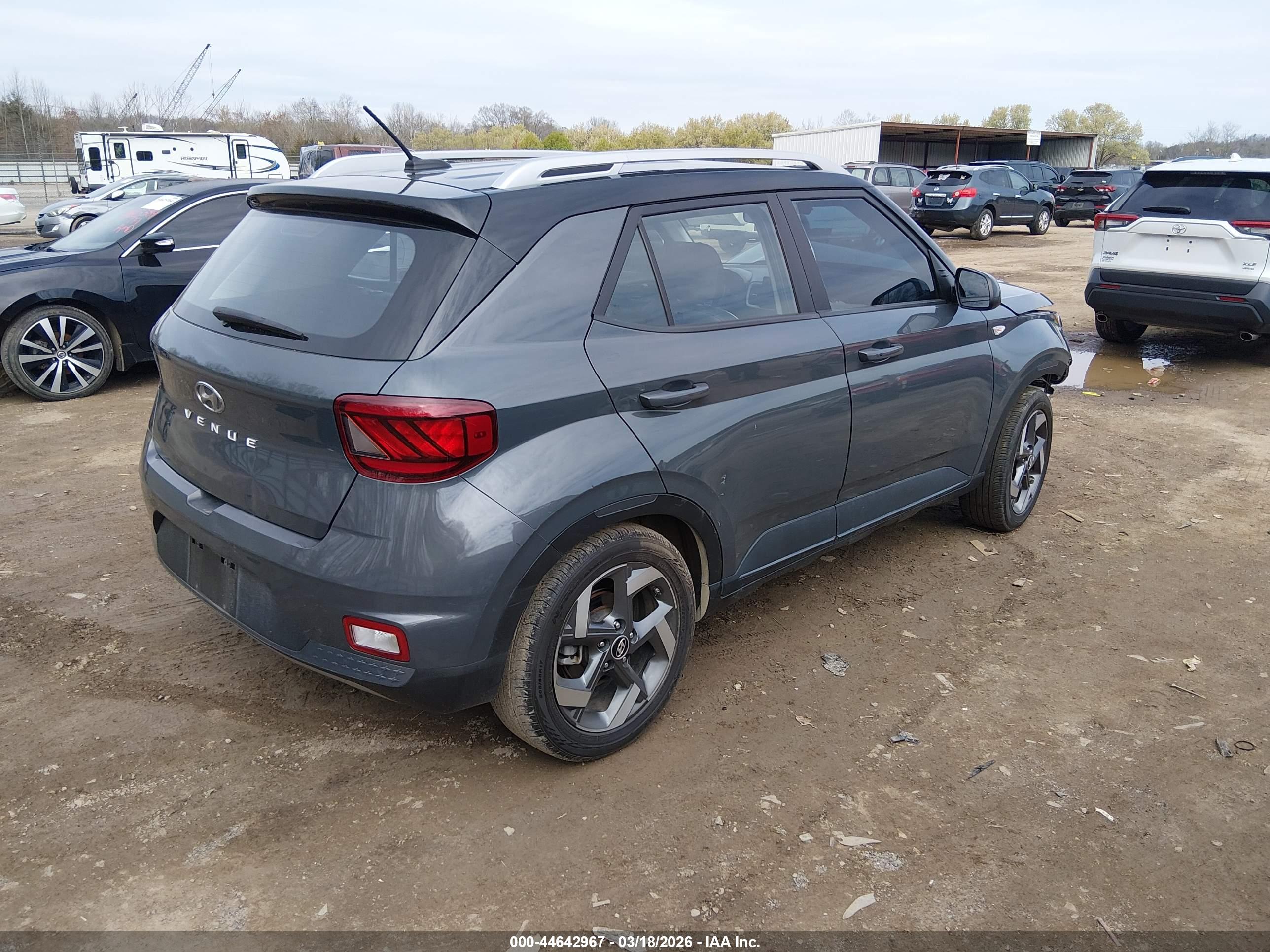 HYUNDAI VENUE image 4