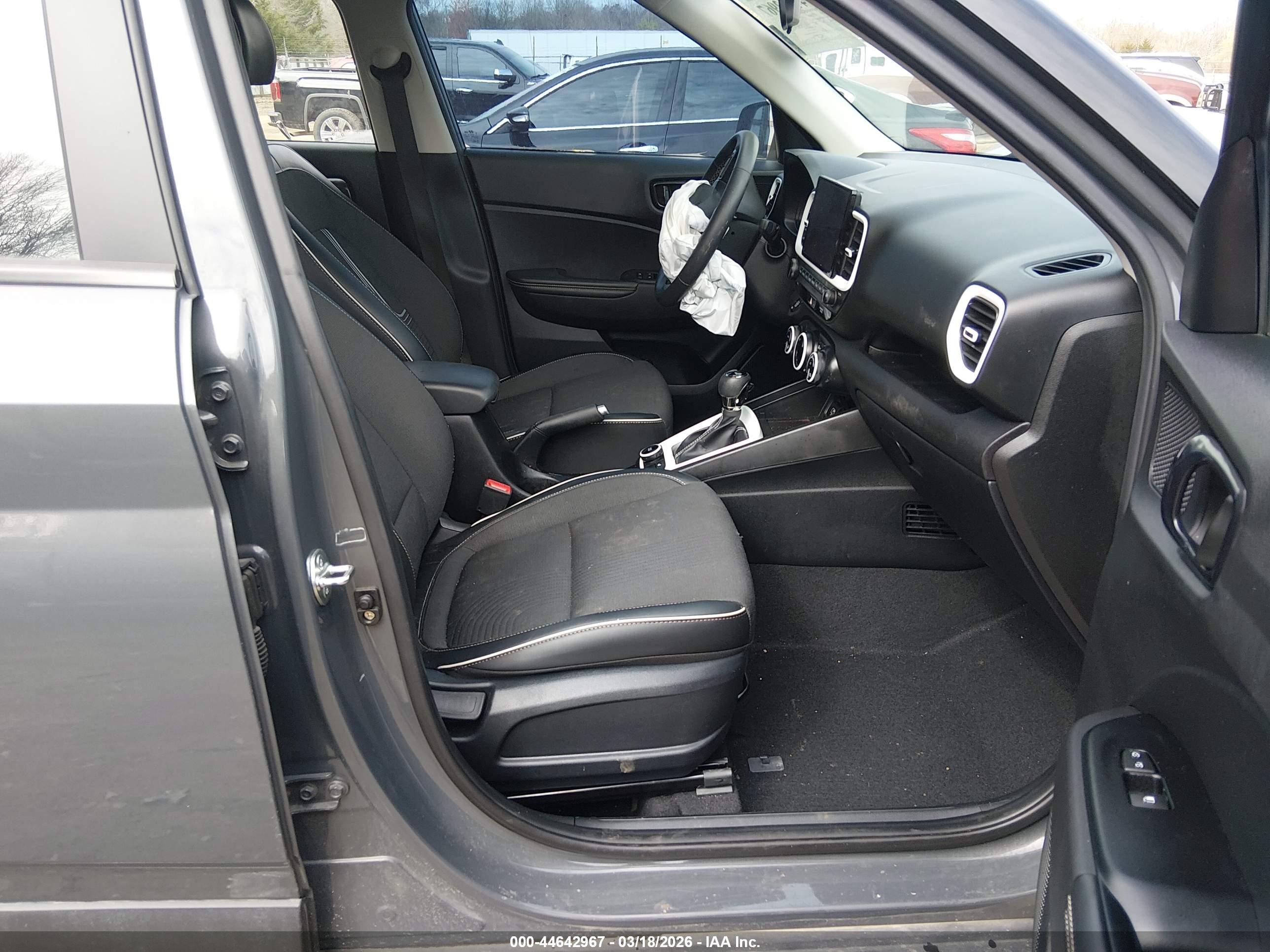 HYUNDAI VENUE image 5