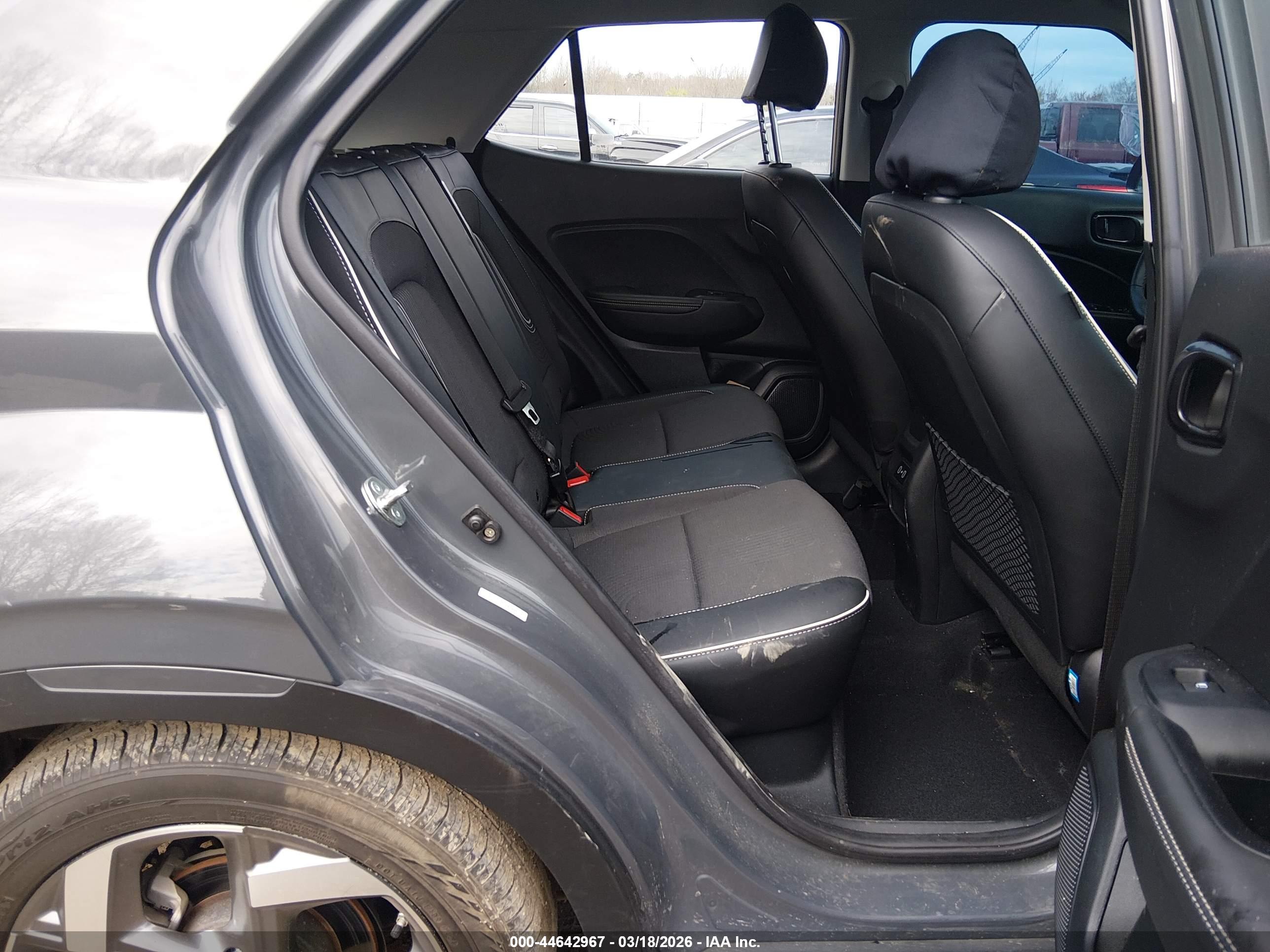 HYUNDAI VENUE image 8
