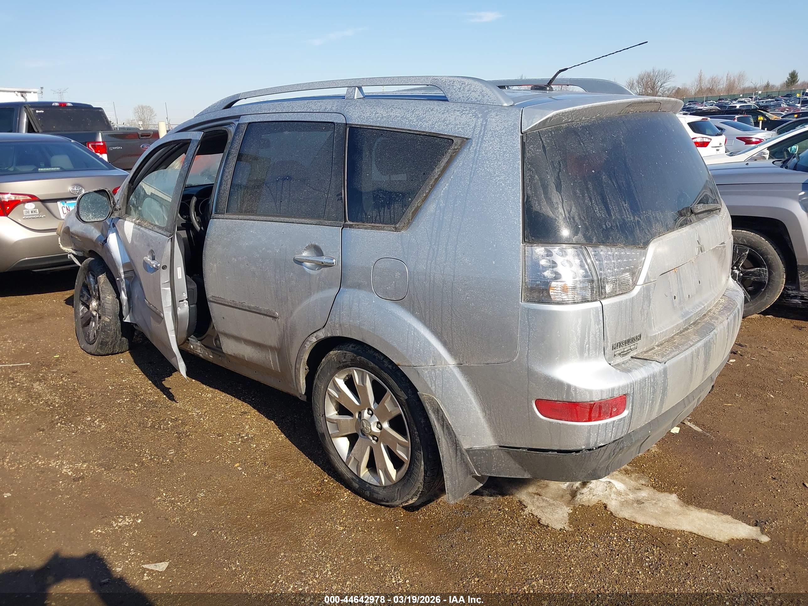 MITSUBISHI OUTLANDER image 3