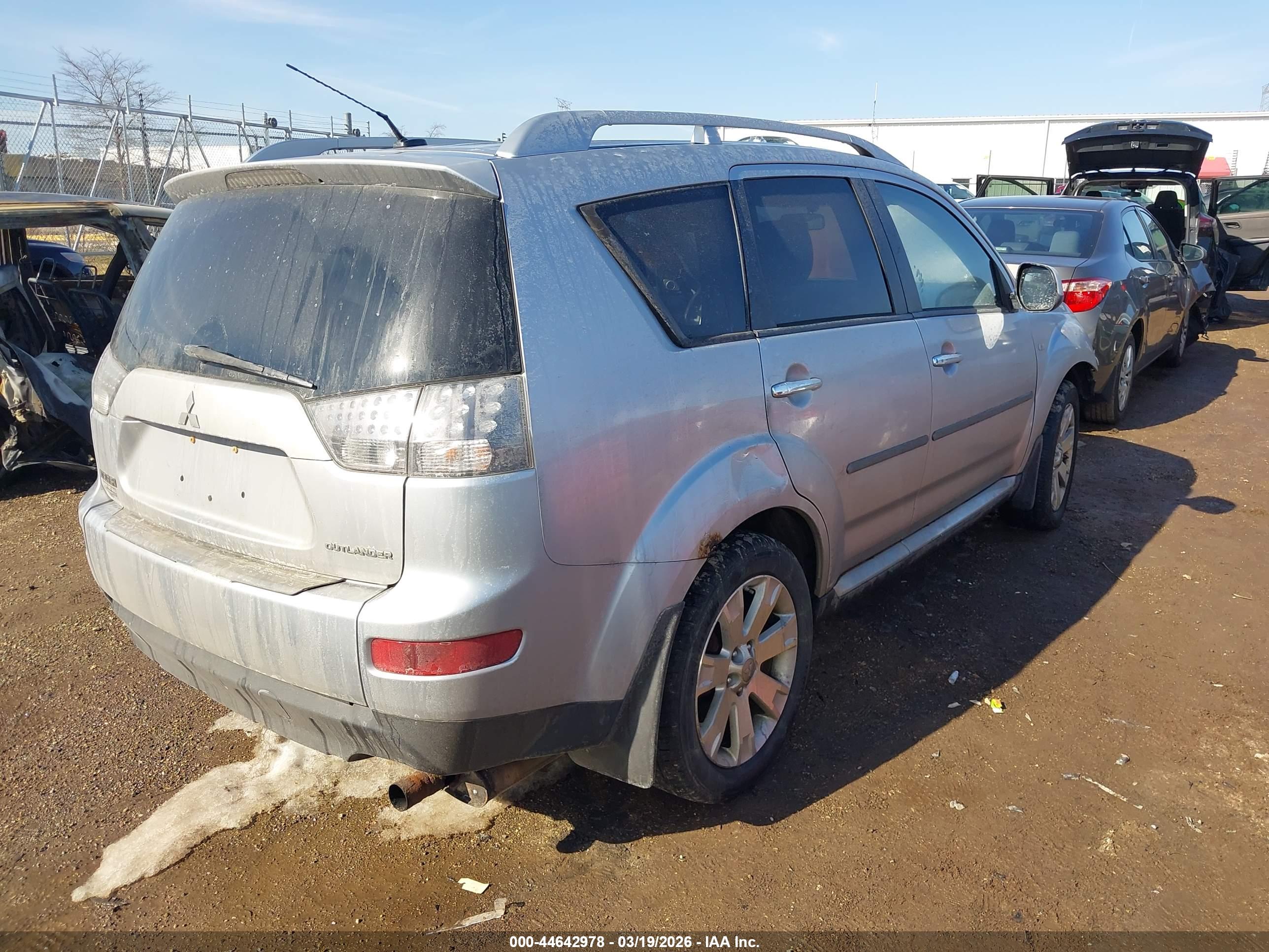 MITSUBISHI OUTLANDER image 4
