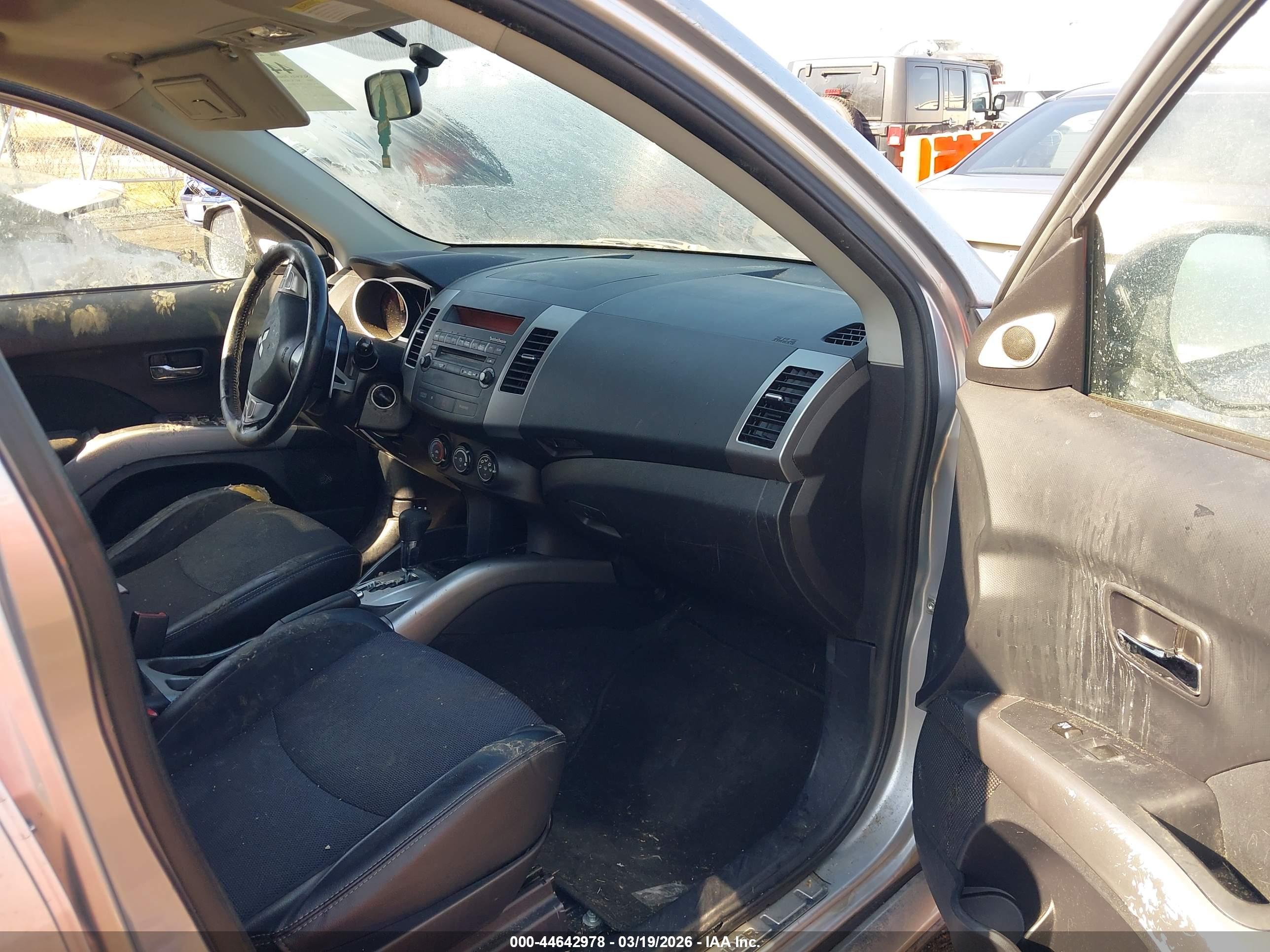 MITSUBISHI OUTLANDER image 5