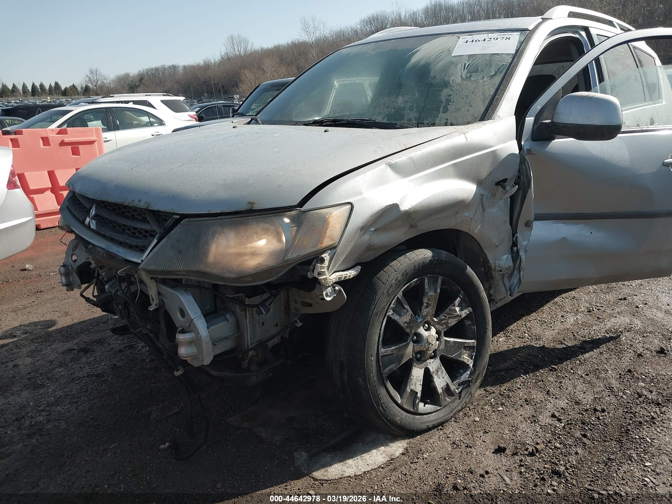 MITSUBISHI OUTLANDER image 6