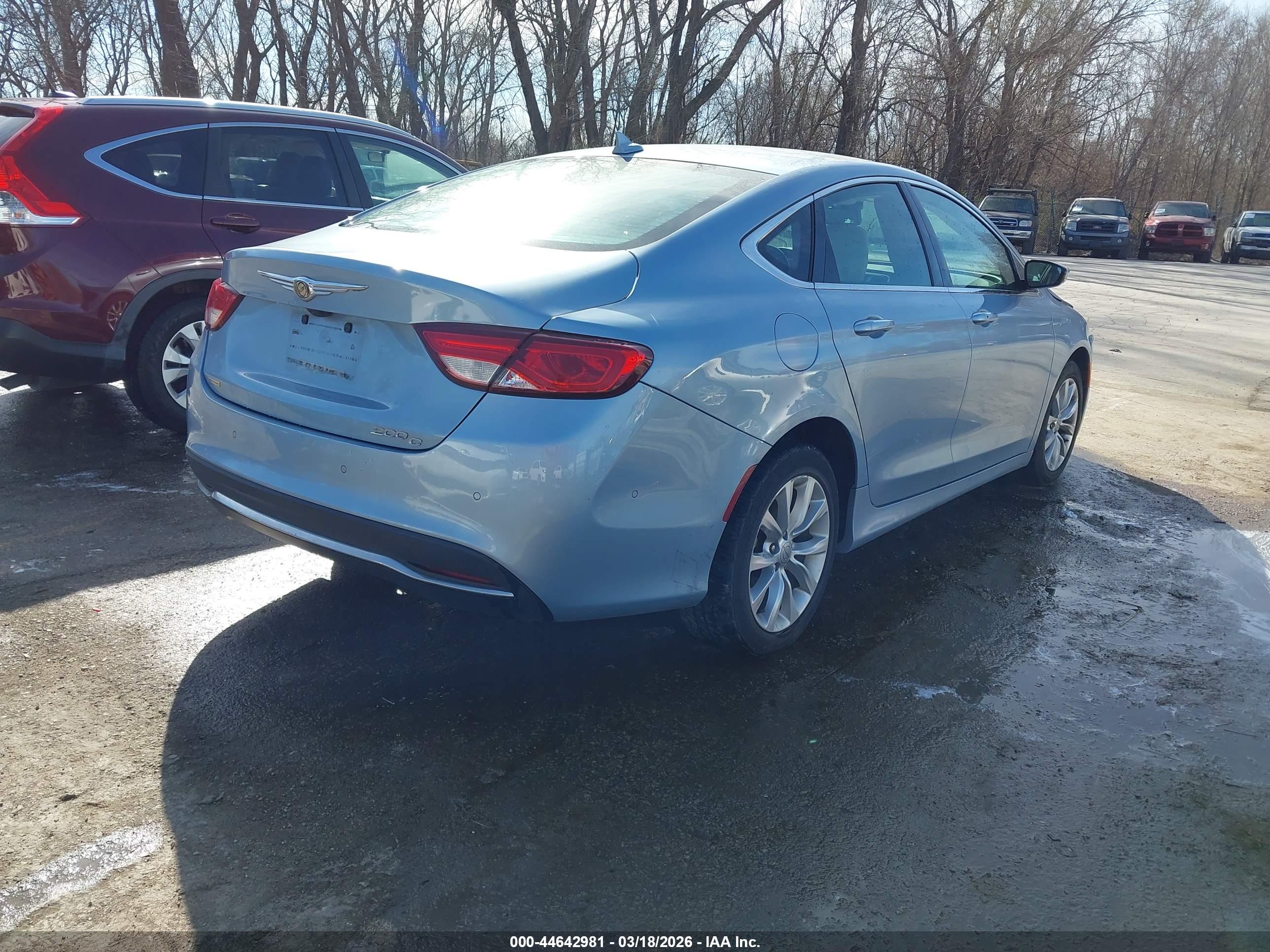 CHRYSLER 200 image 4